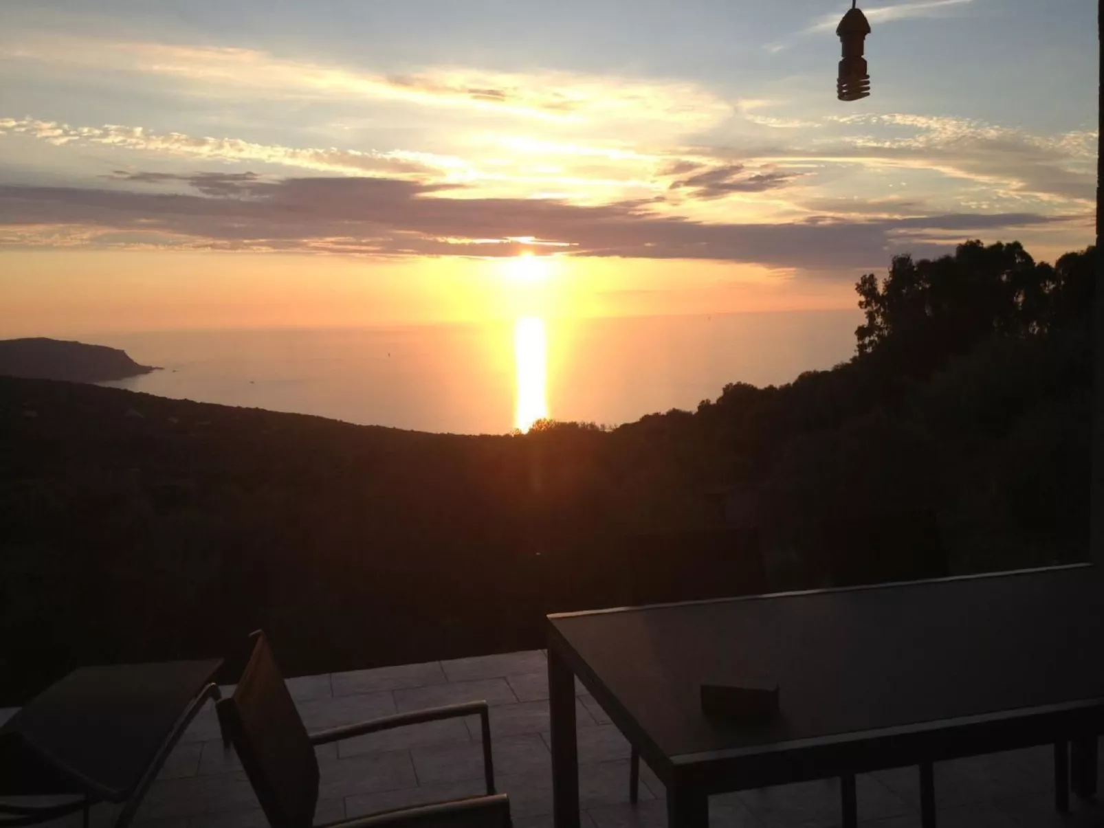 Unabhängige Unterkunft mit Meer- und Poolblick