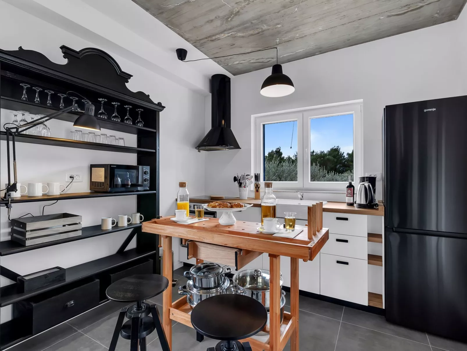 Modernes Ferienhaus in Zaostrog mit Beheiztem Pool-Inside