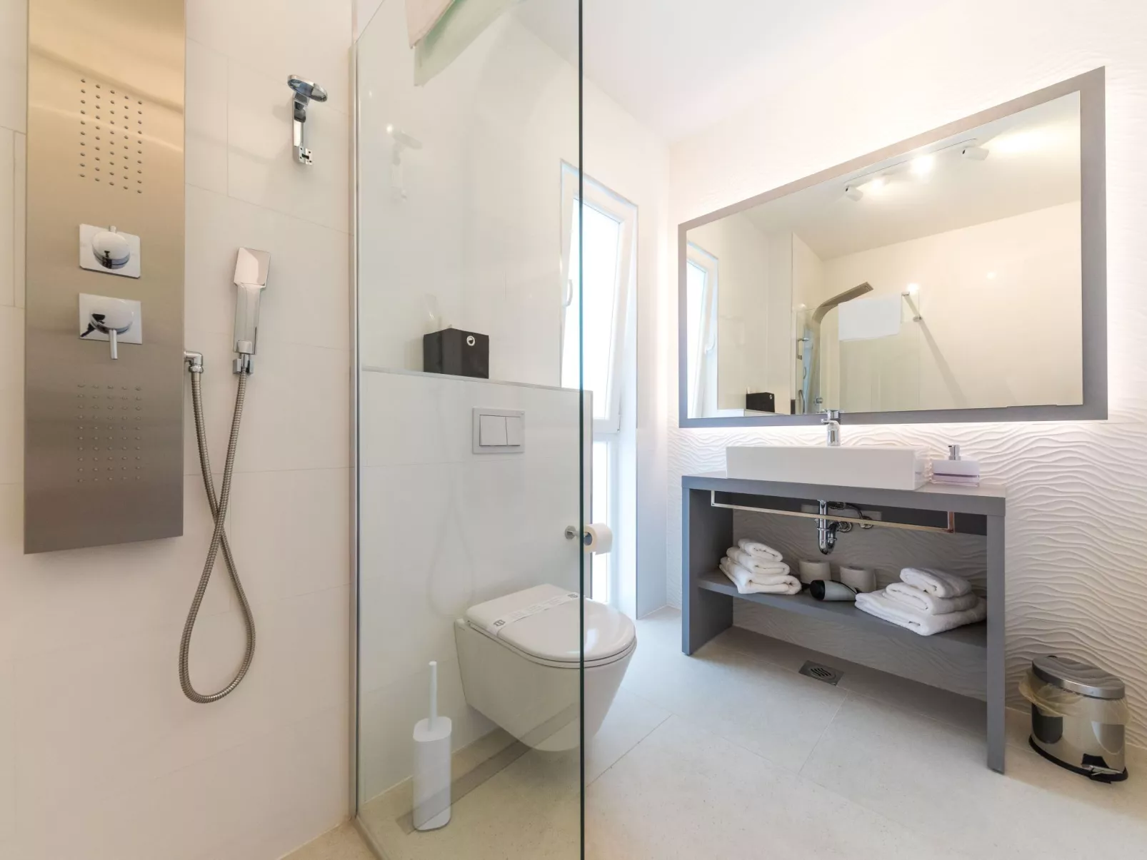 Modern eingerichtete Villa Ingrid mit beheiztem Pool - Dedans