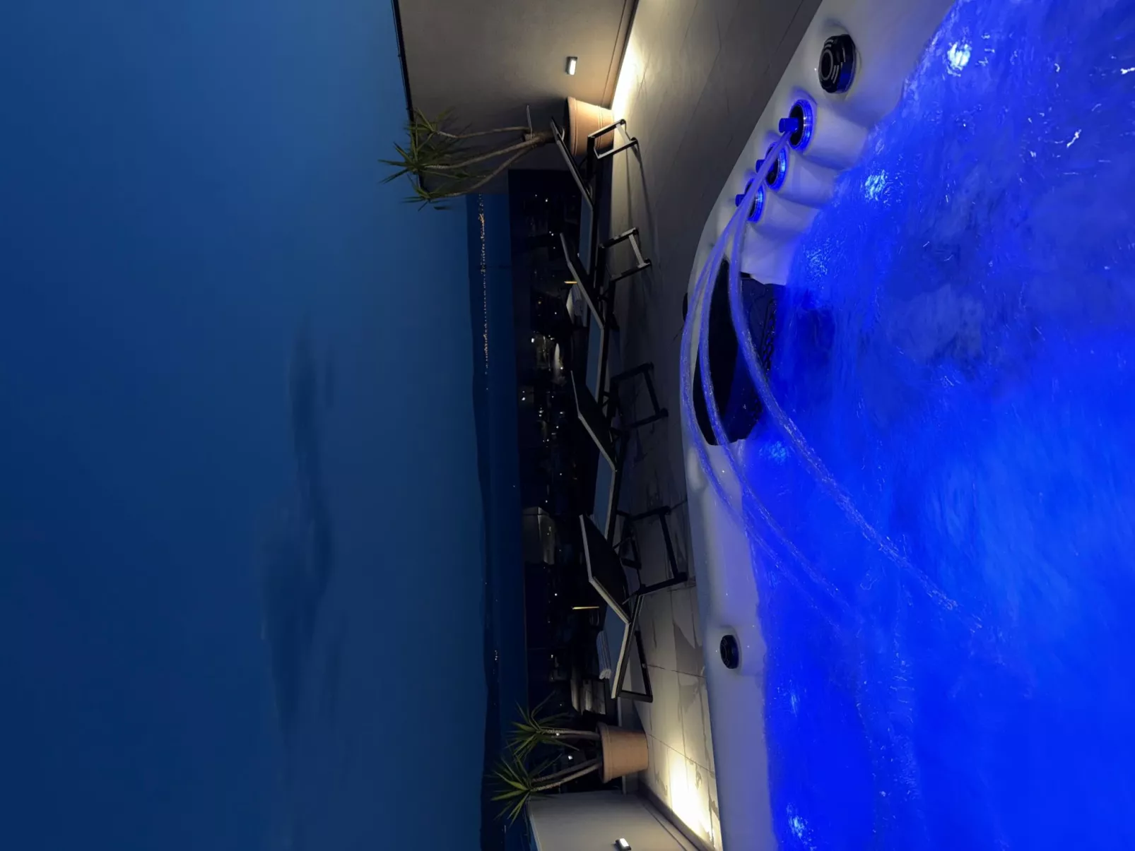 "Magnificent Lux View"-Outside