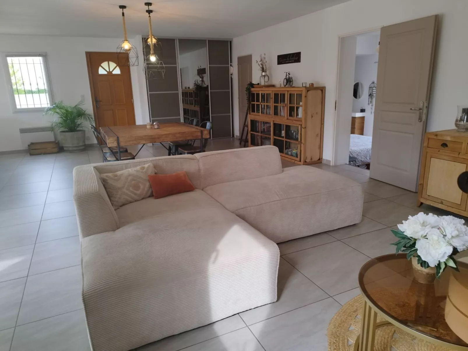 Charmantes Haus mit Pool und Garten-Inside