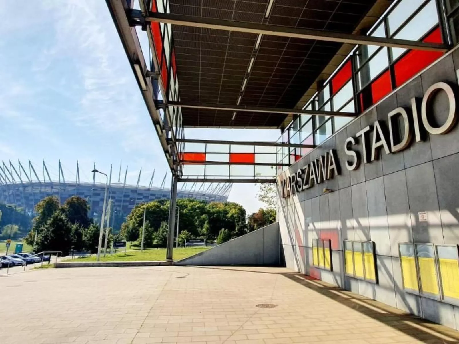 BESSERER PLATZ: Klassisches Warschau-Draußen