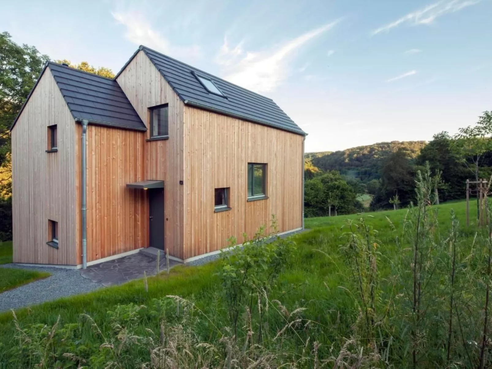 Moderner Holzhausneubau in der Eifel-Dehors