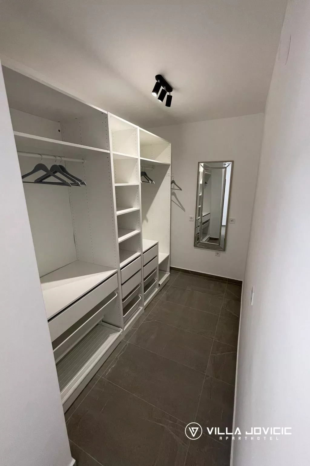 Appartement mit Pool-Drinnen