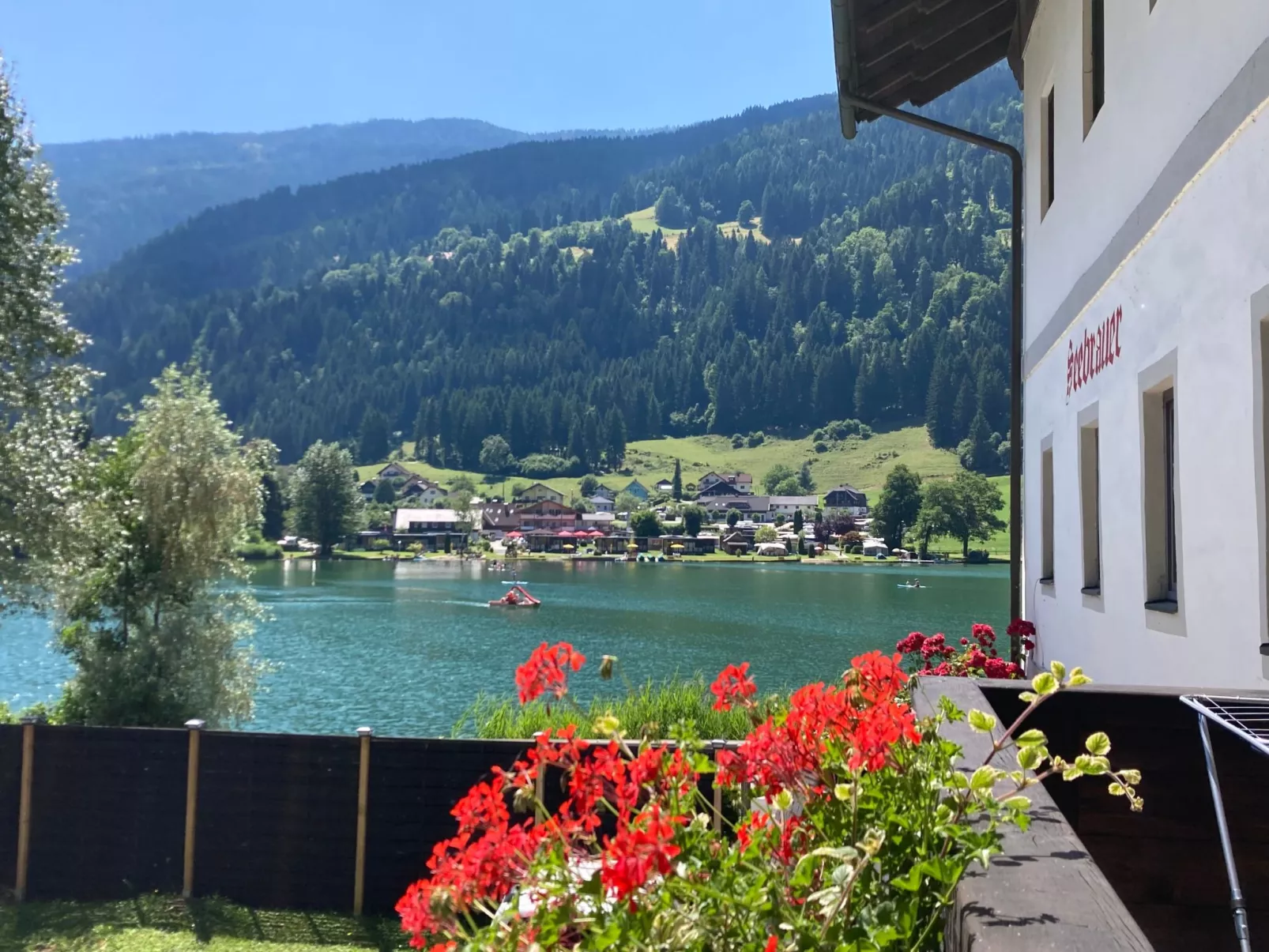 Wohnung mit Balkon und 2 Schlafzimmer-Draußen