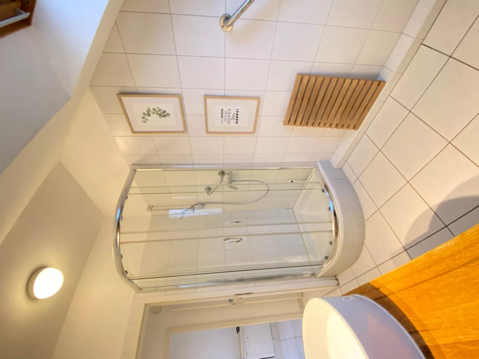 Mit Stellplatz mitten im Grünen-Drinnen