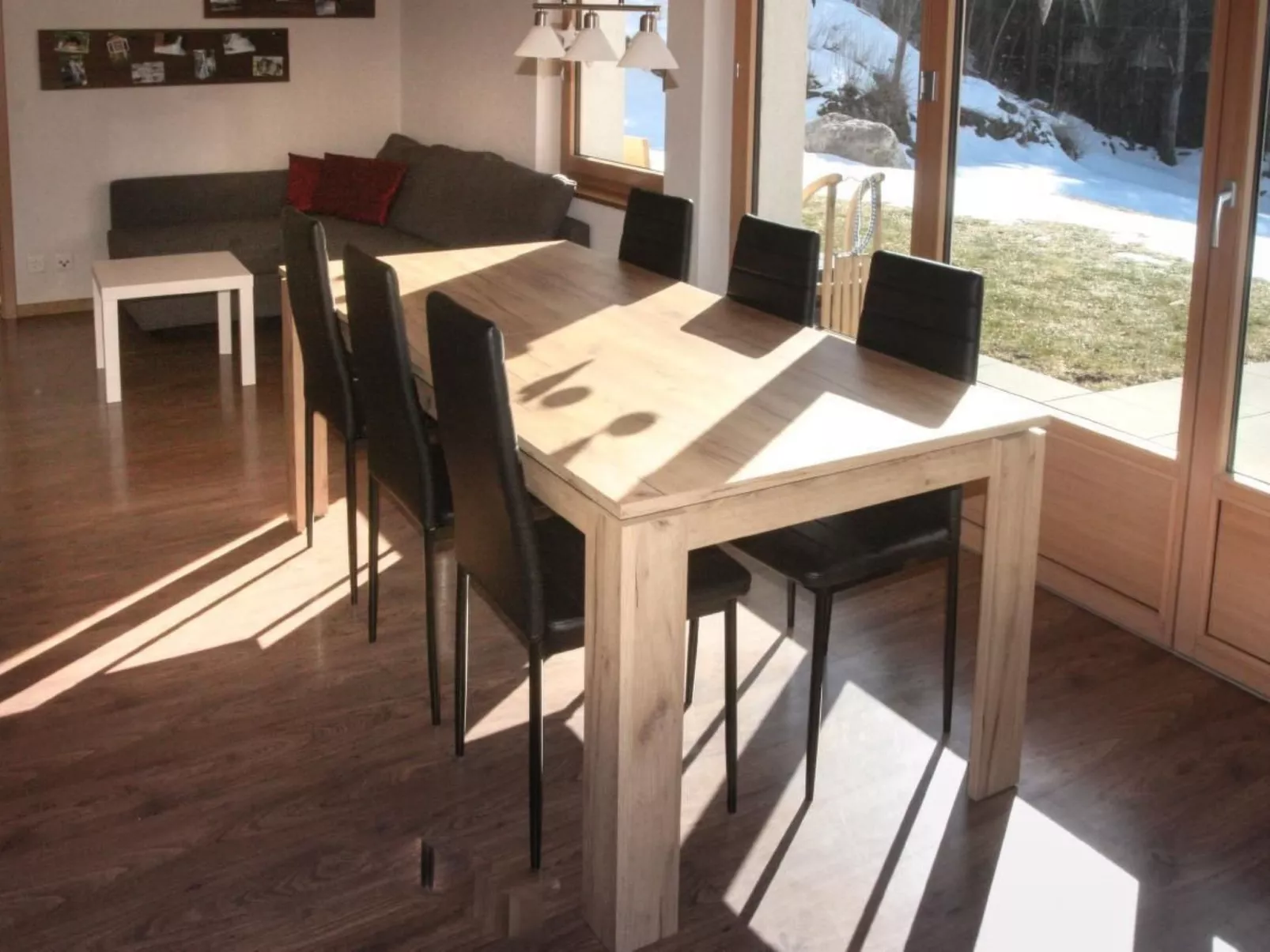 Mit Bergblick-Drinnen