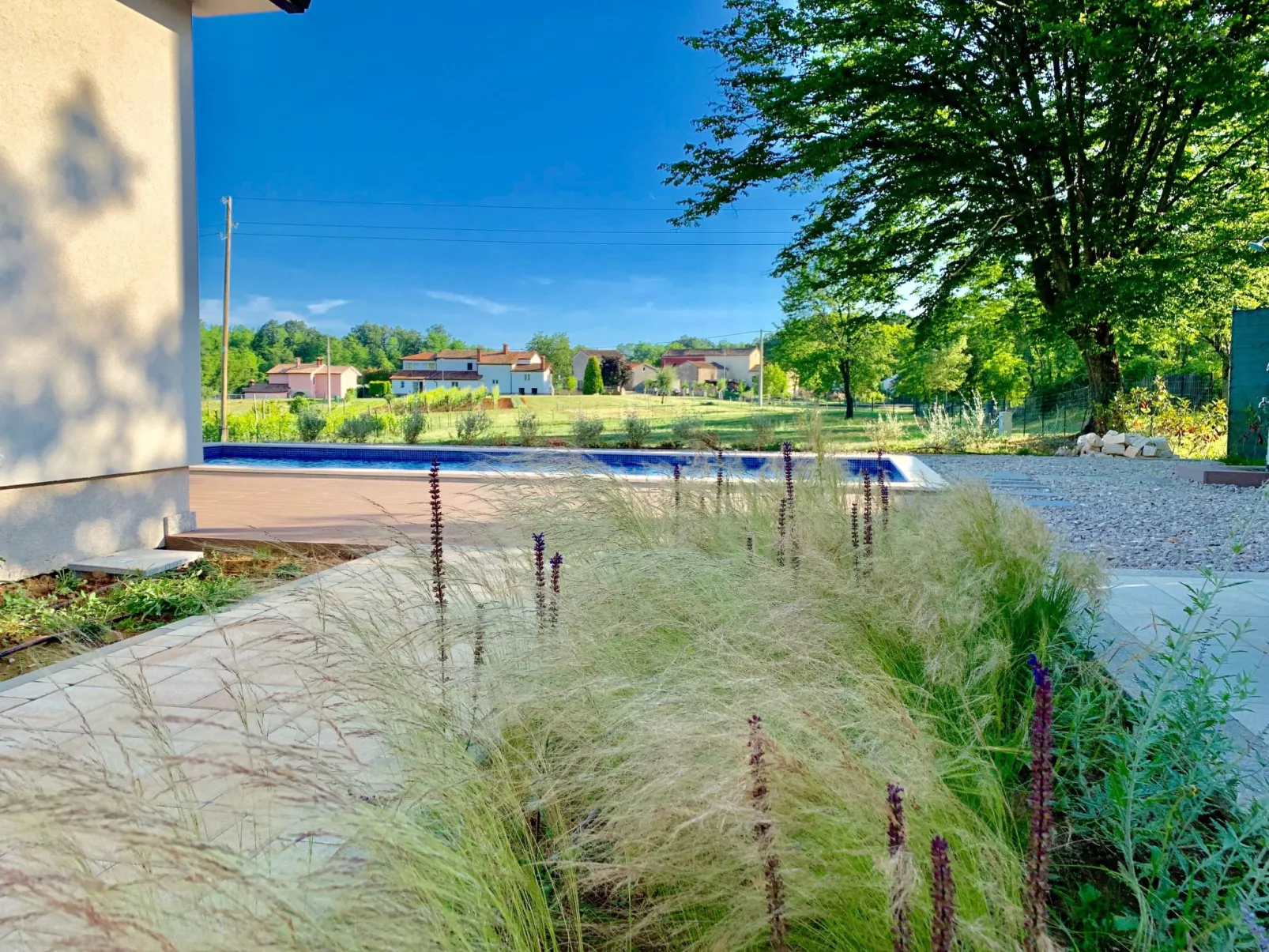 Charmante Villa mit gepflegtem Garten und beheiztem Pool-Outside