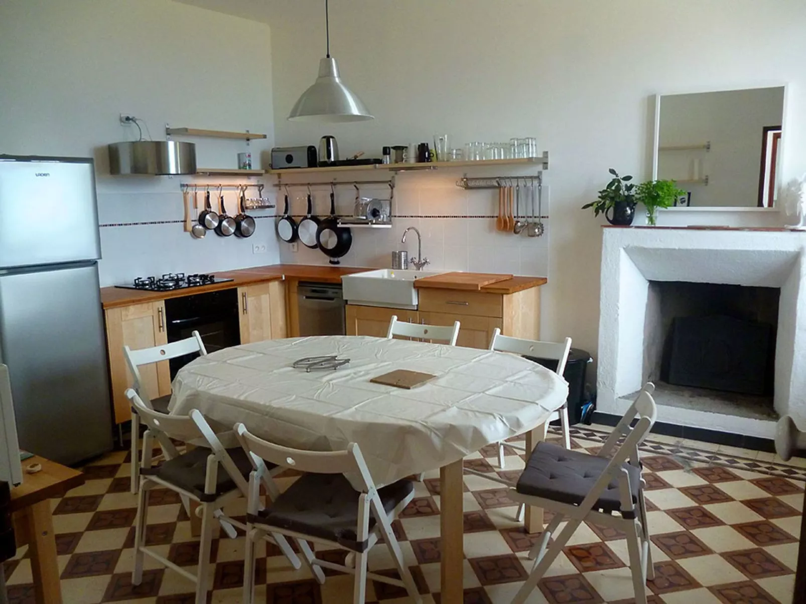 Haus mit Garten, Grill und Terrasse-Drinnen