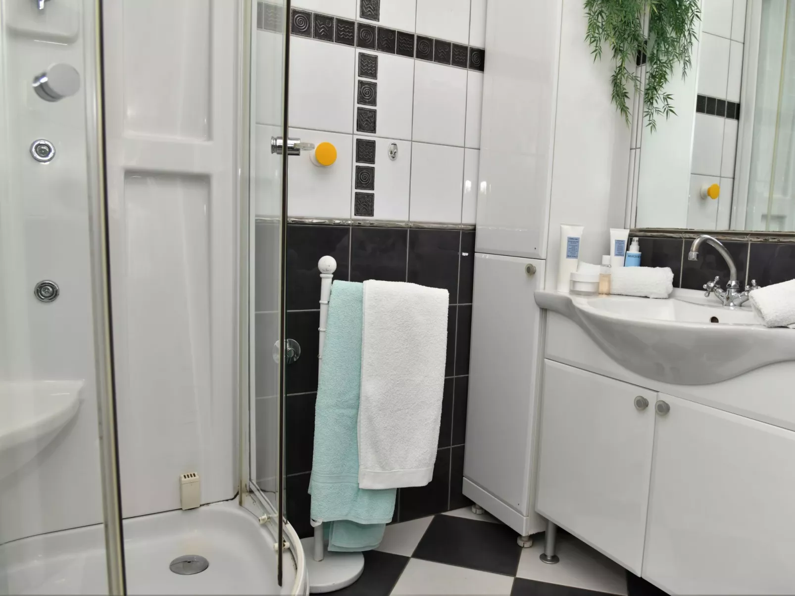 Ferienvilla in ruhiger Lage mit Pool-Drinnen