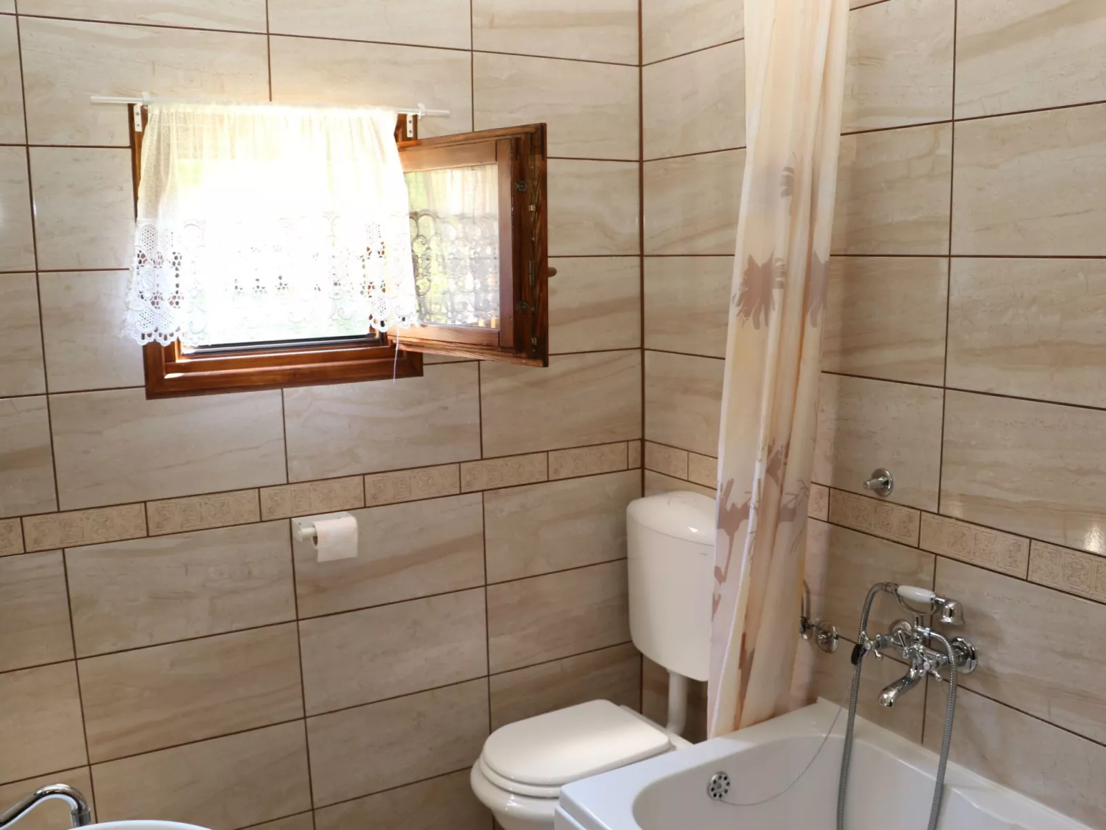 Mit Garten, Grill und Terrasse-Inside