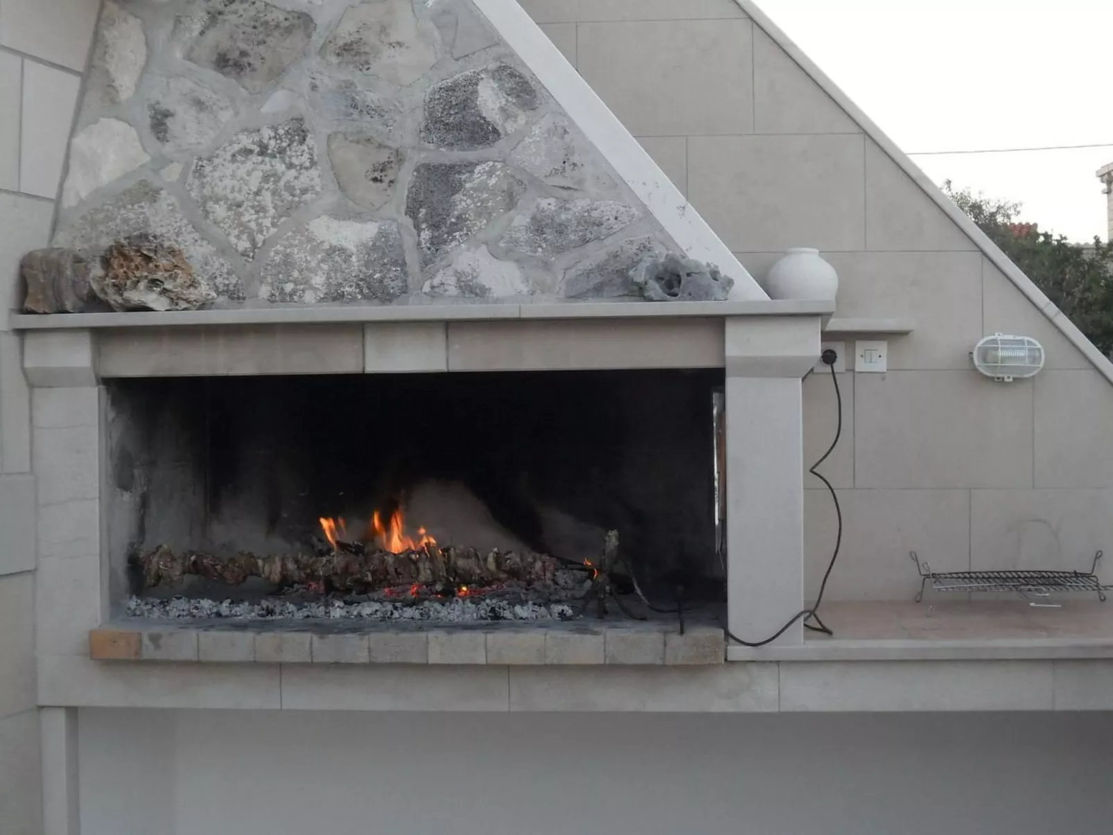 Ferienvilla "Lucian" mit Blick auf das Wasser-Draußen
