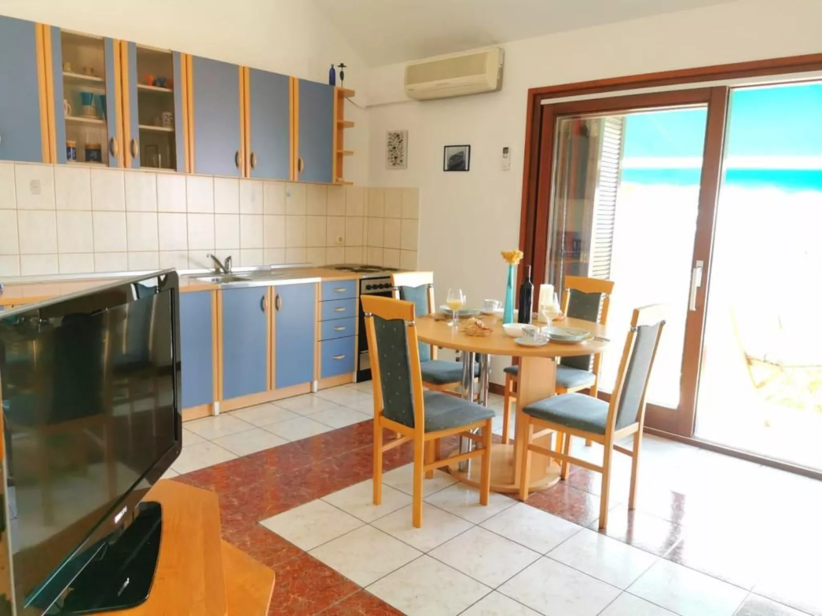 Für 3 Personen  + 1 Kind ca. 55 m&sup2; in Bol, Adriaküste Kroatien (Kroatische-Drinnen