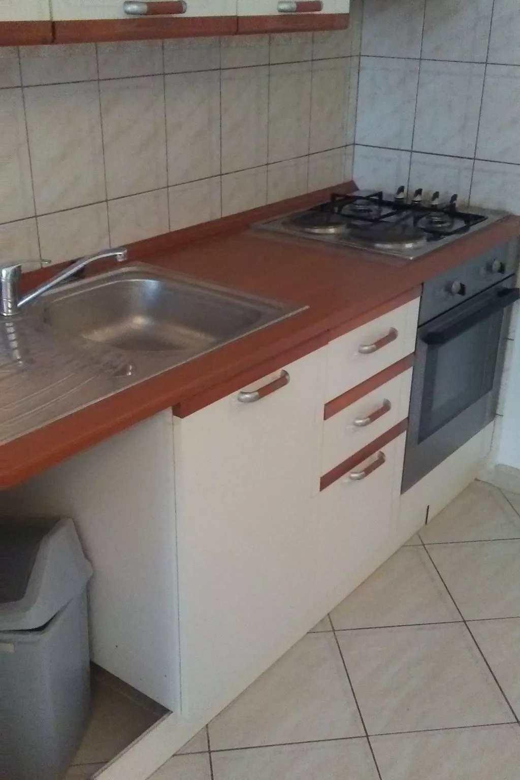 "Apartment Mate 3"-Drinnen