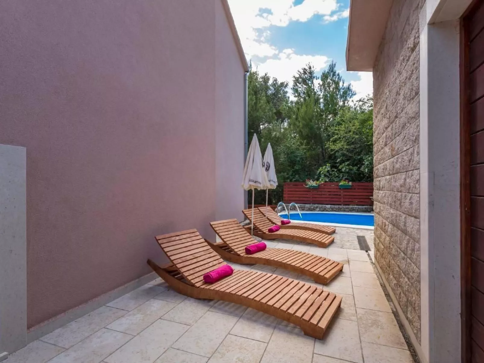 Charmantes Ferienhaus in Medići mit Privatem Pool-Drinnen