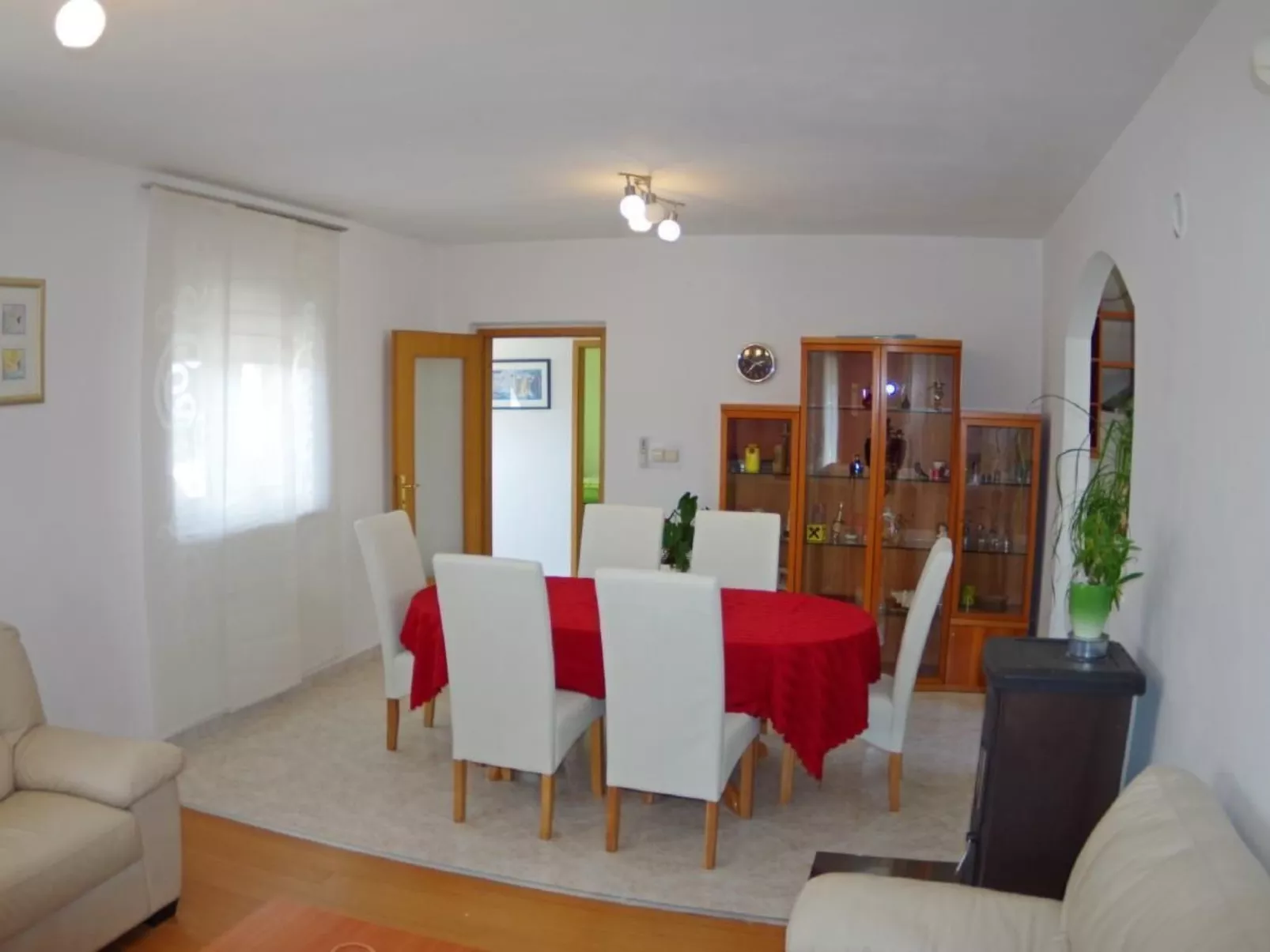 Im Dorf Kujići-Inside