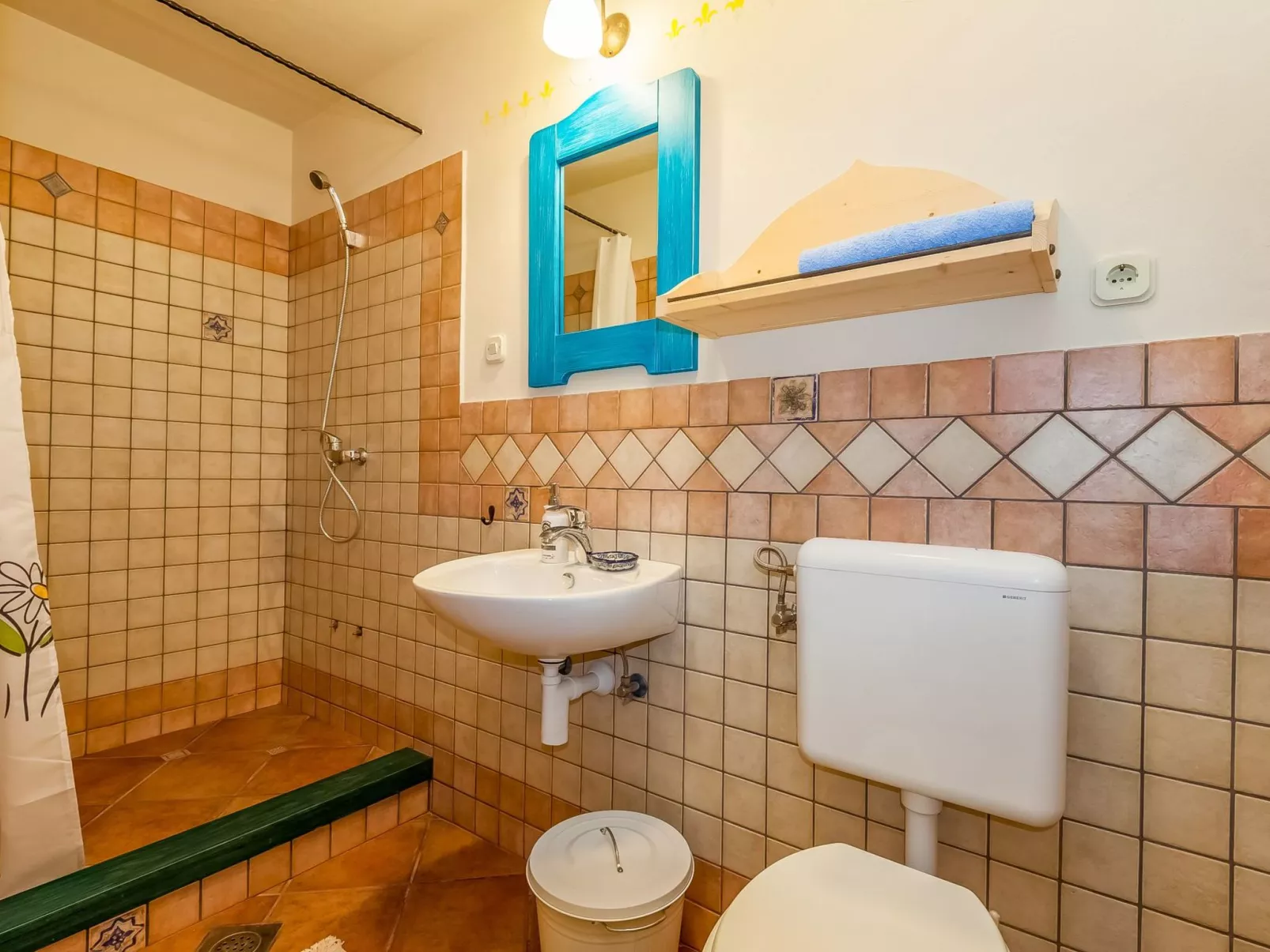 Ferienvilla mit Blick auf das Wasser-Dedans