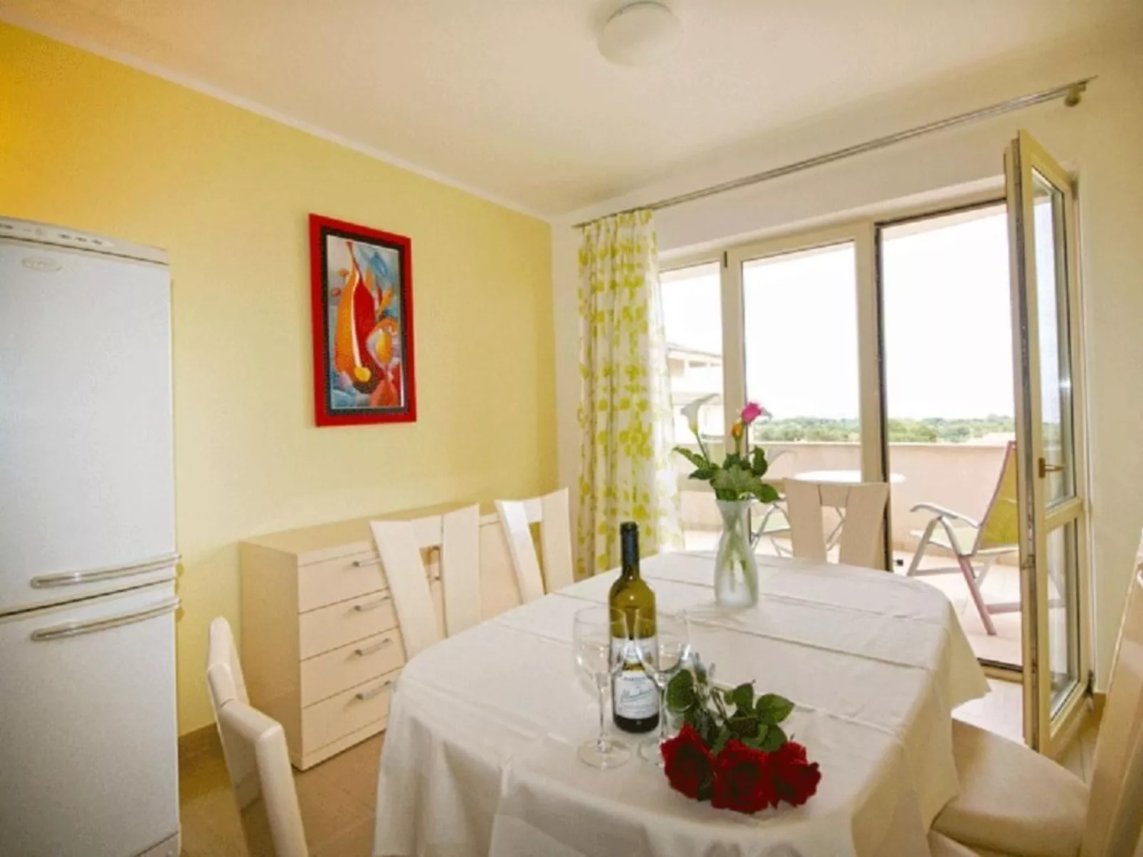 Moderne Ferienwohnung mit Balkonen mit Meerblick-Image-tags.info