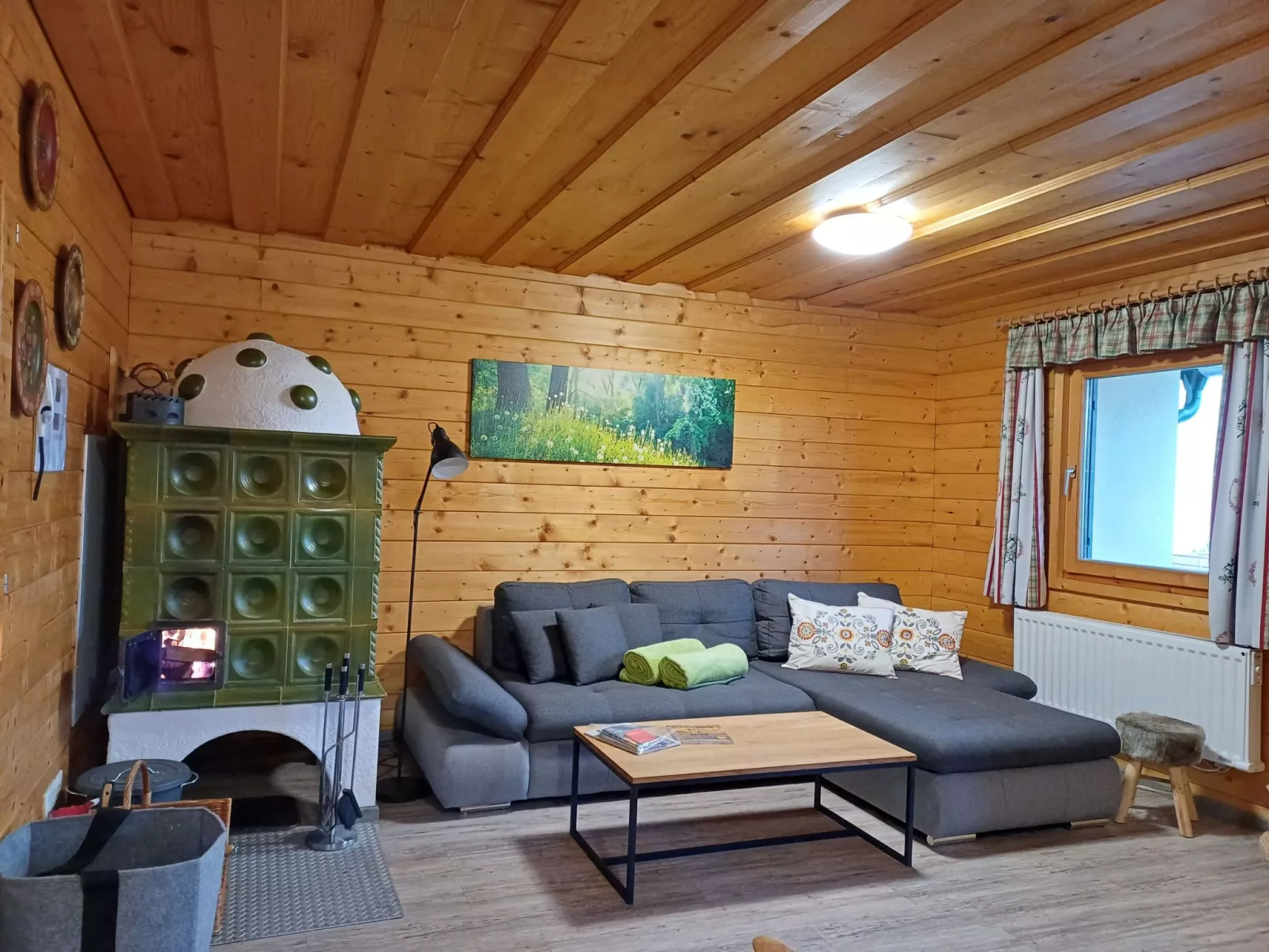 Gemütliche Almhütte direkt im Skigebiet-Drinnen