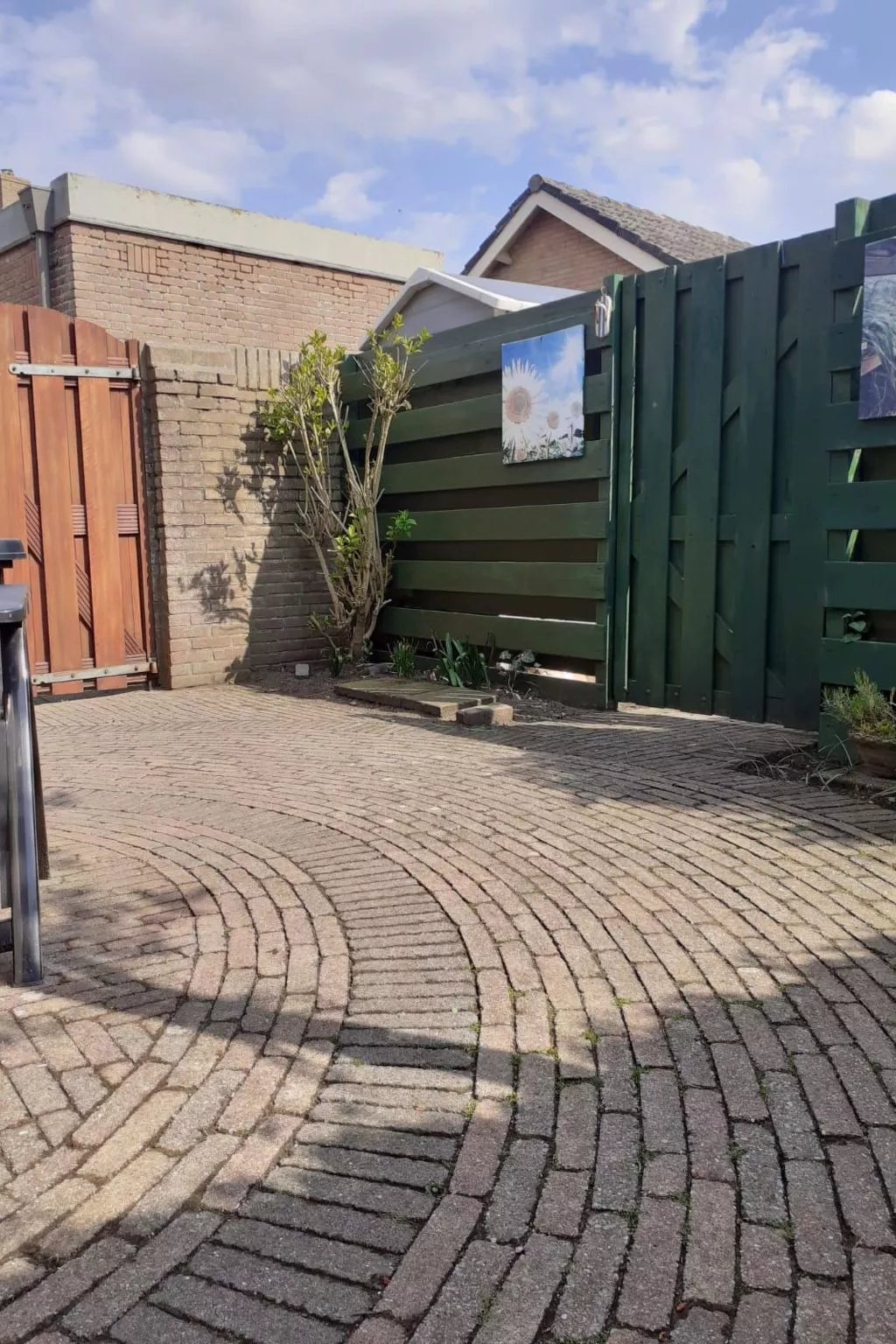 Mit privatem Garten und Terrasse-Outside