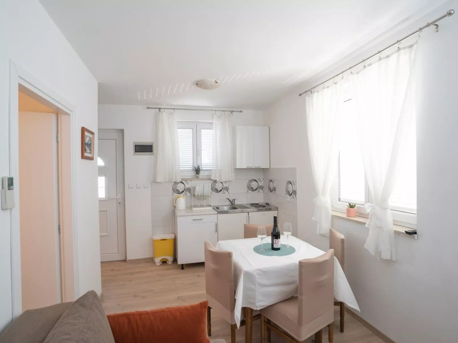 Angenehmes Apartment in Sveti Filip I Jakov mit privatem Parkplatz-Dedans