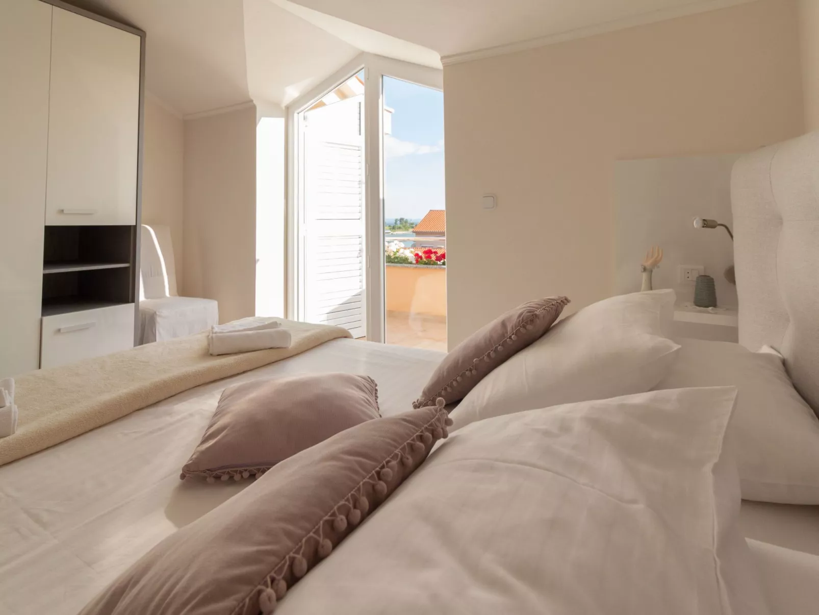 Wohnung mit Blick auf das Wasser-Drinnen