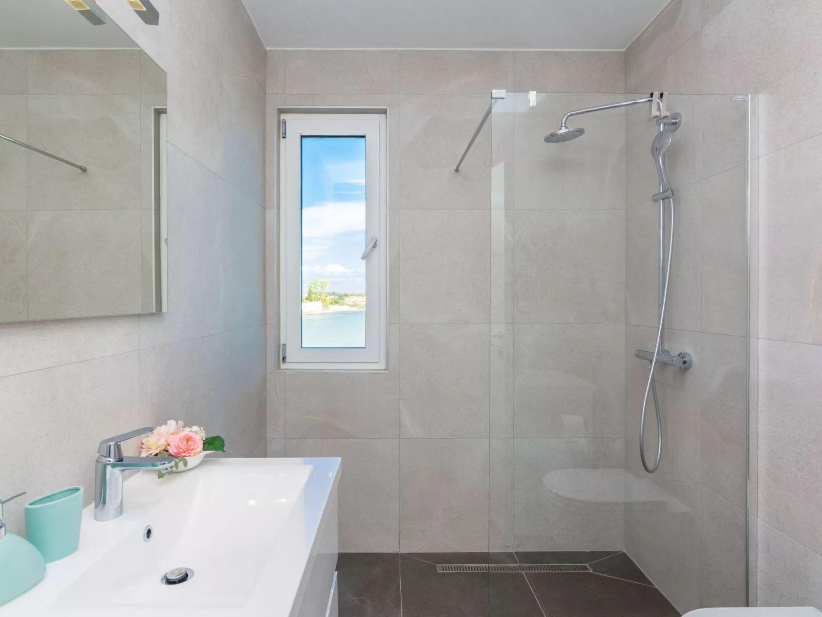 Strandvilla "Miri Olive" mit beheiztem Pool-Drinnen