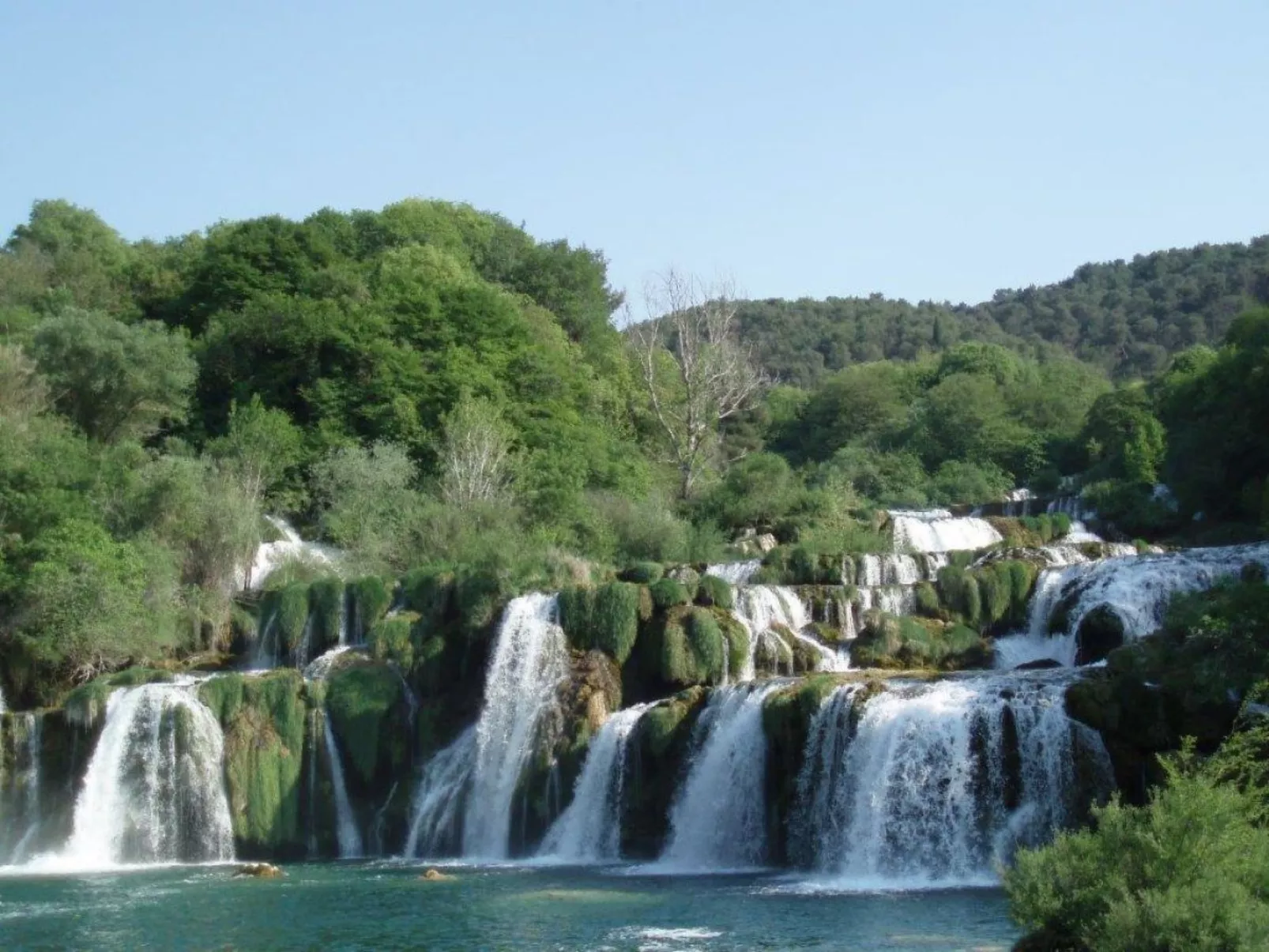 Klimatisierte Ferienwohnung in Okrug Gornji mit Gepflegtem Garten und Seeblick-Outside