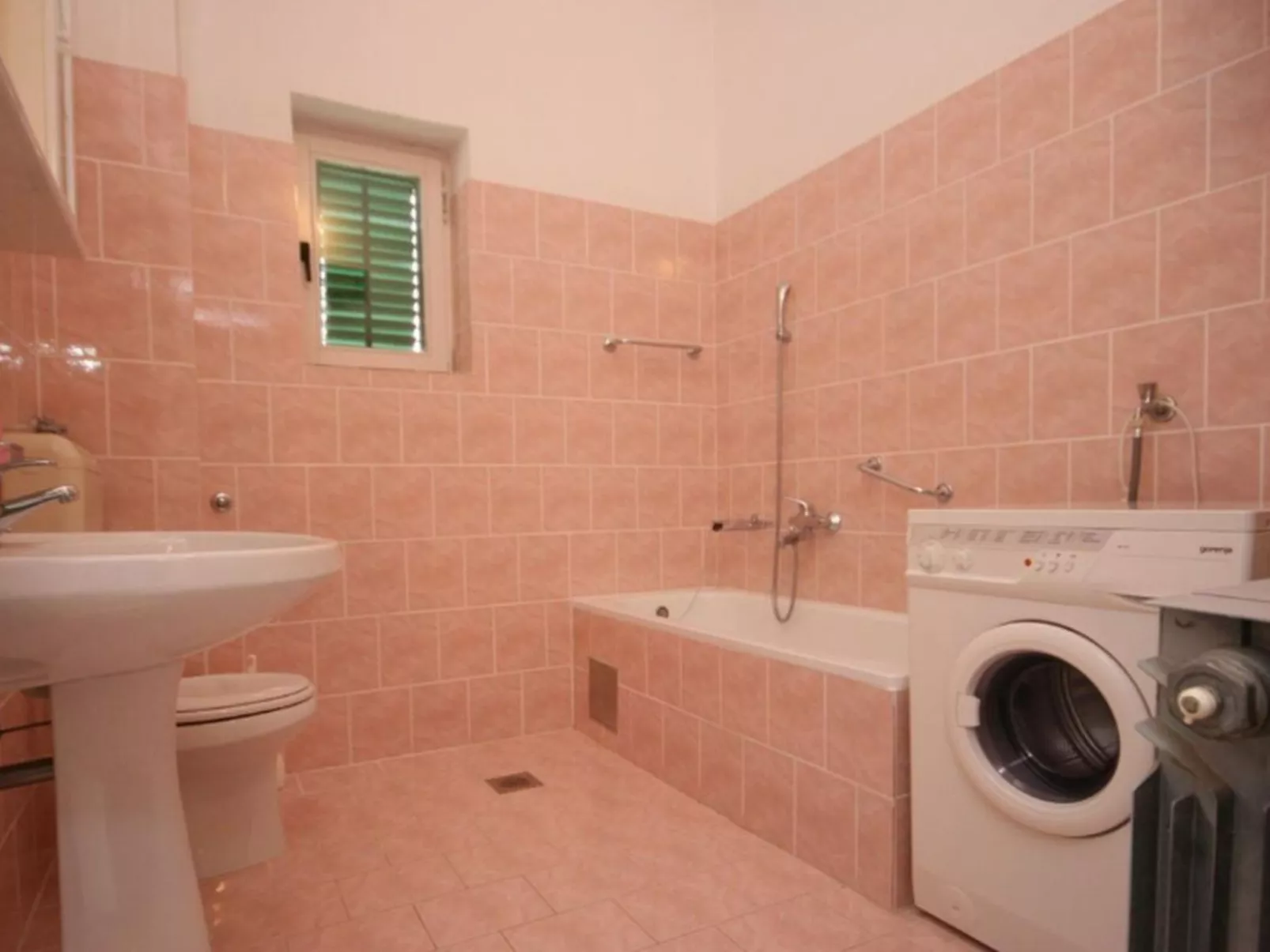 Wohnung "Blažević 04" direkt am Strand-Inside