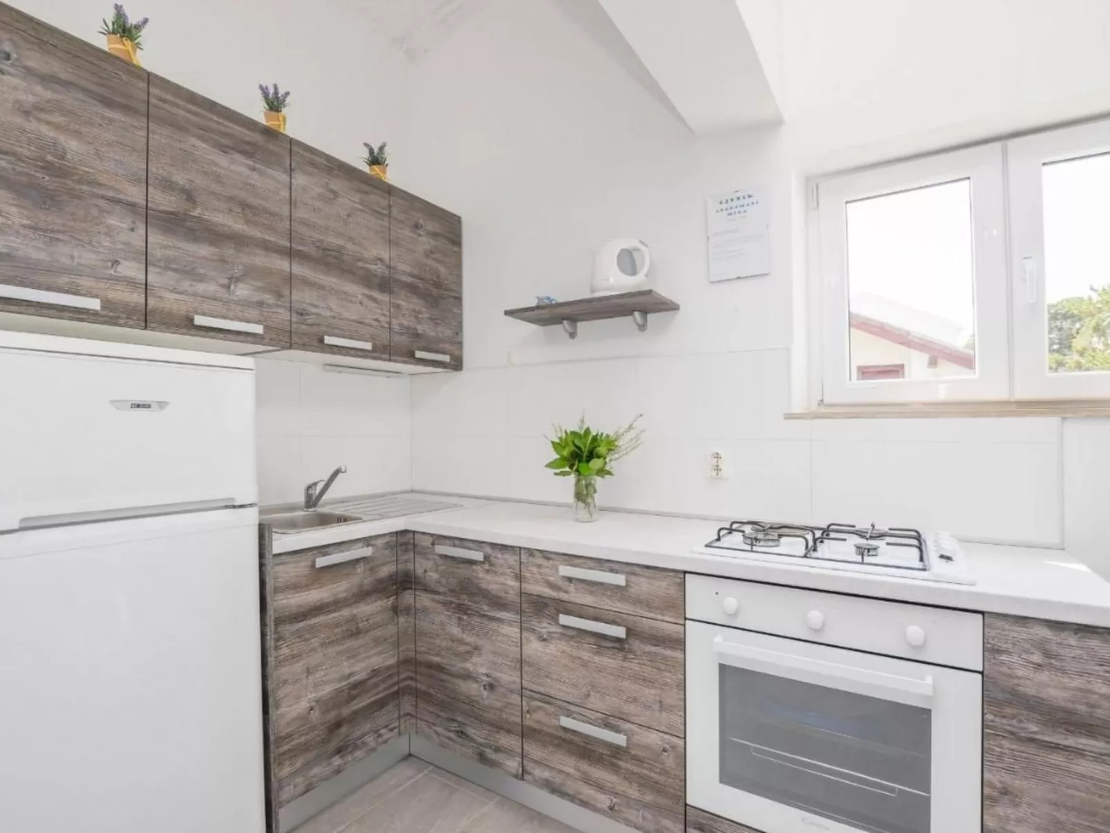 Wohnung "Mira" direkt am Strand-Drinnen