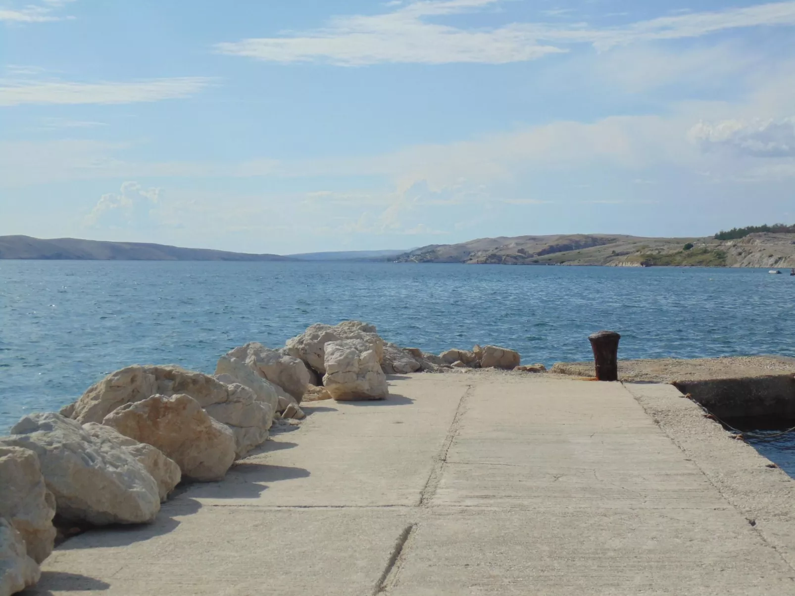 Komfortable Wohnung mit Balkon und Meerblick-Draußen
