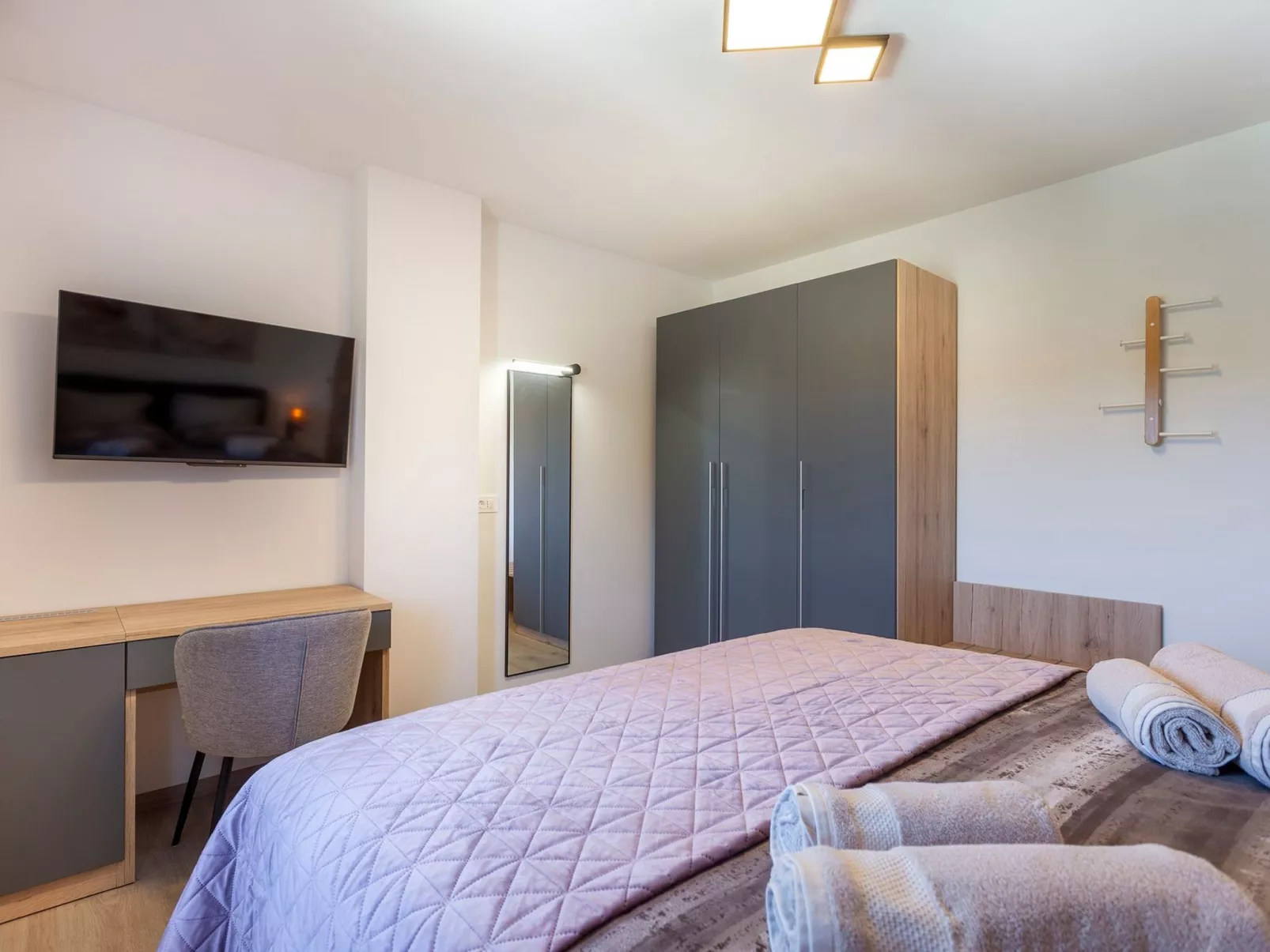 "Luxuriöse App. mit Pool"-Drinnen