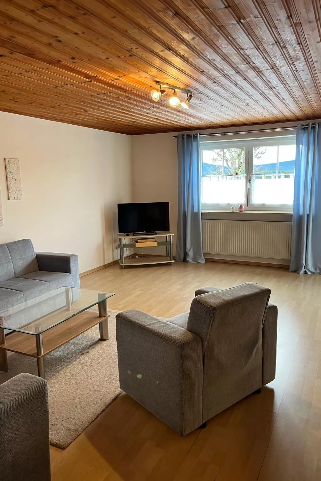 In Ludwigsreut mit Grill und Garten-Drinnen