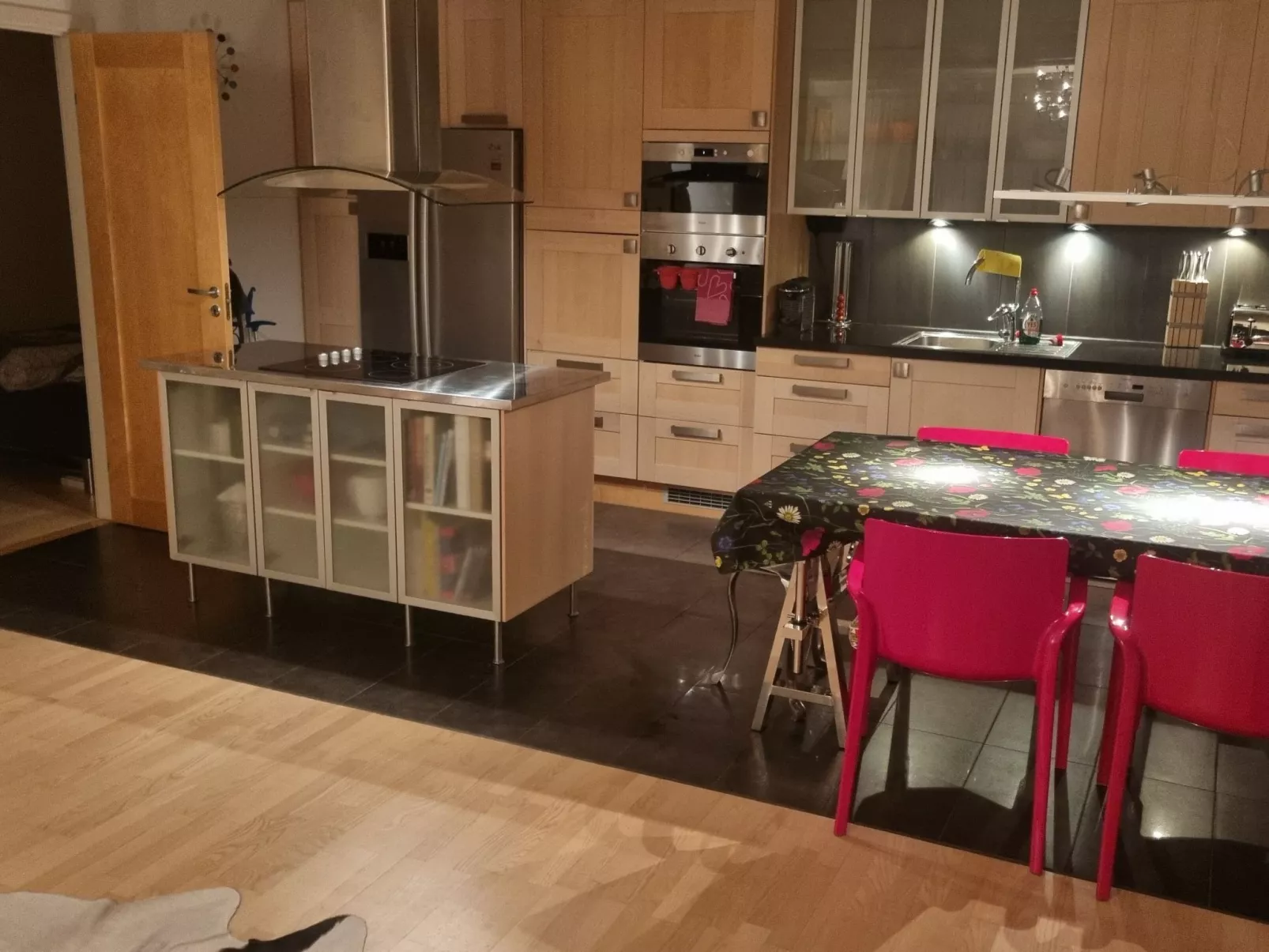 Mit Terrasse, Grill und Garten-Drinnen