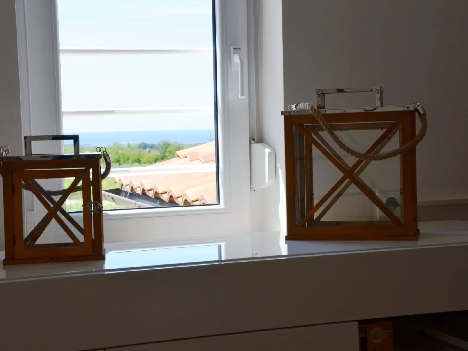 Mit Blick auf das Wasser-Dehors