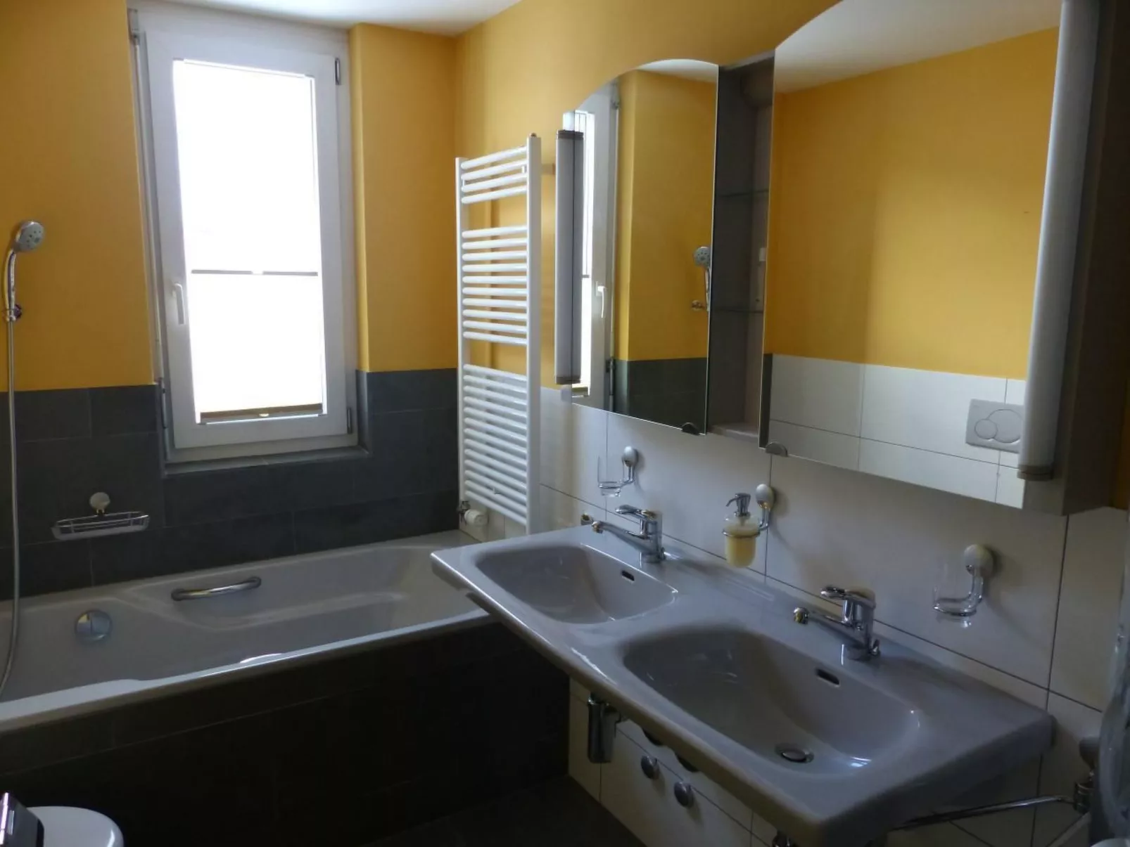 Moderne FeWo-Drinnen