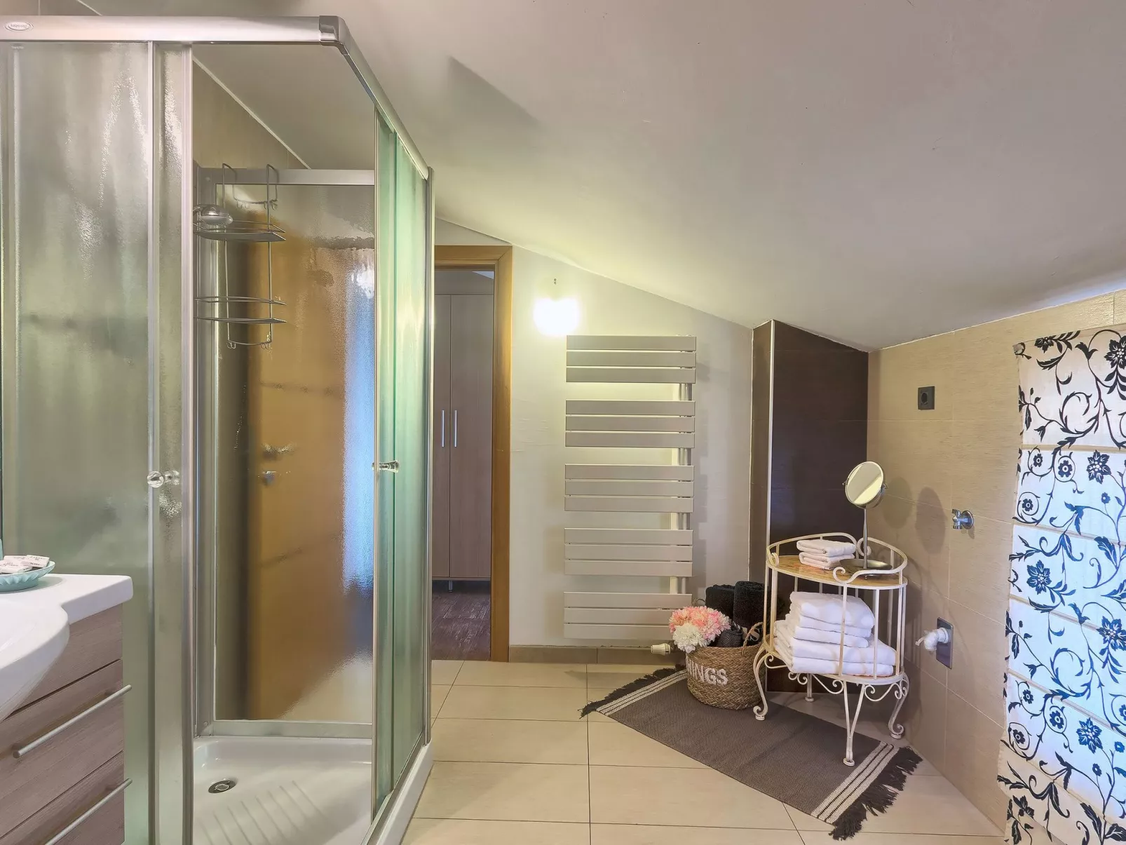 Geräumige Ferienwohnung für vier Personen mit Balkon und Meerblick-Inside