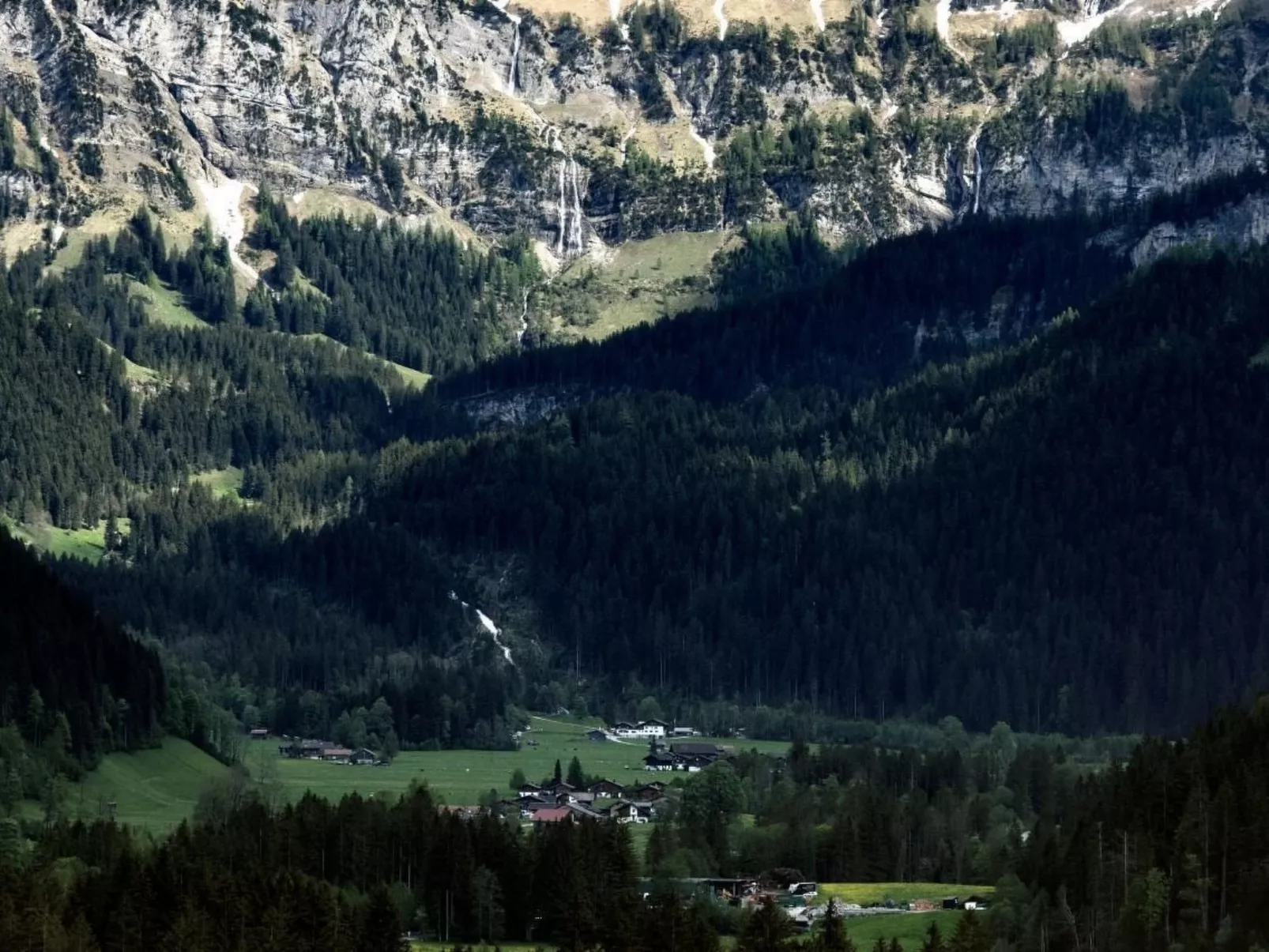 Chalet mit Bergblick-Image-tags.info