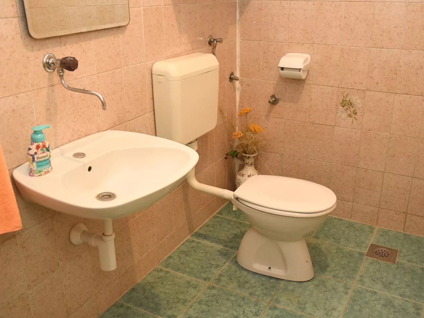 Mit Privatparkplatz-Dedans