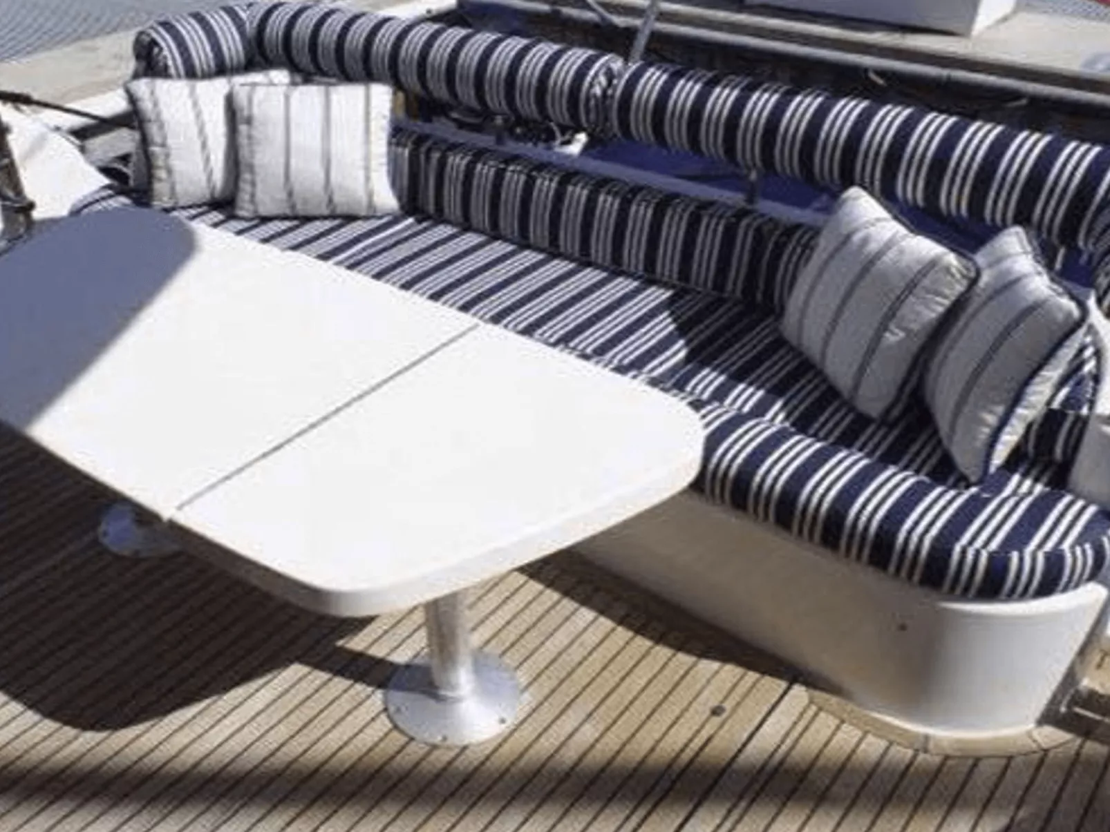 Hausboot mit Blick auf das Wasser-Inside