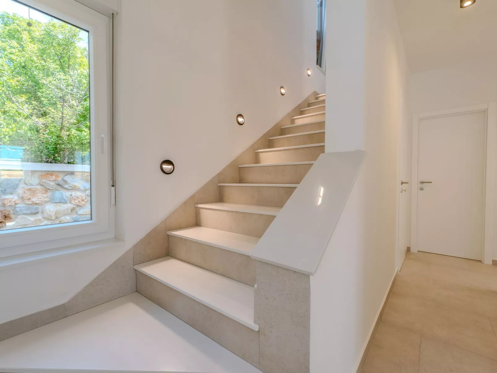 Neue Luxusvilla mit Pool - Agentur TA Leut-Draußen