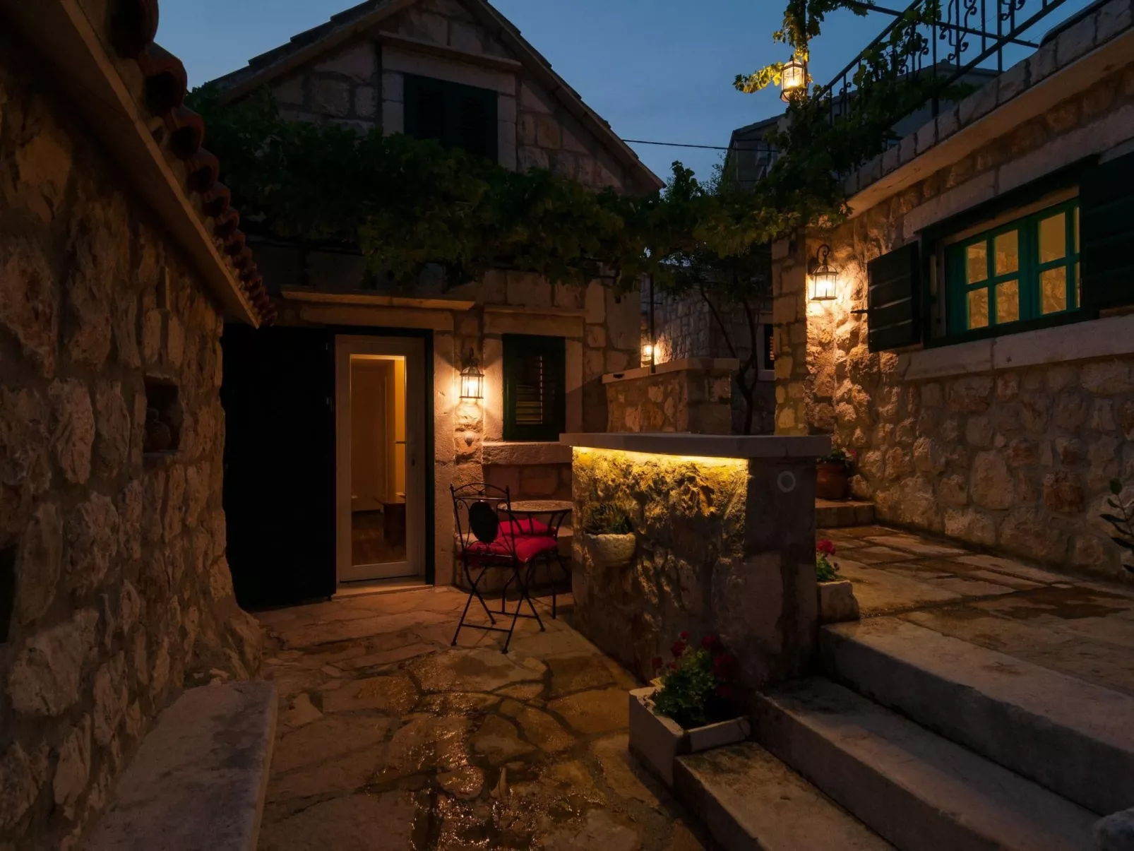 Große Ferienwohnung in Omiš mit Privatem Balkon-Drinnen