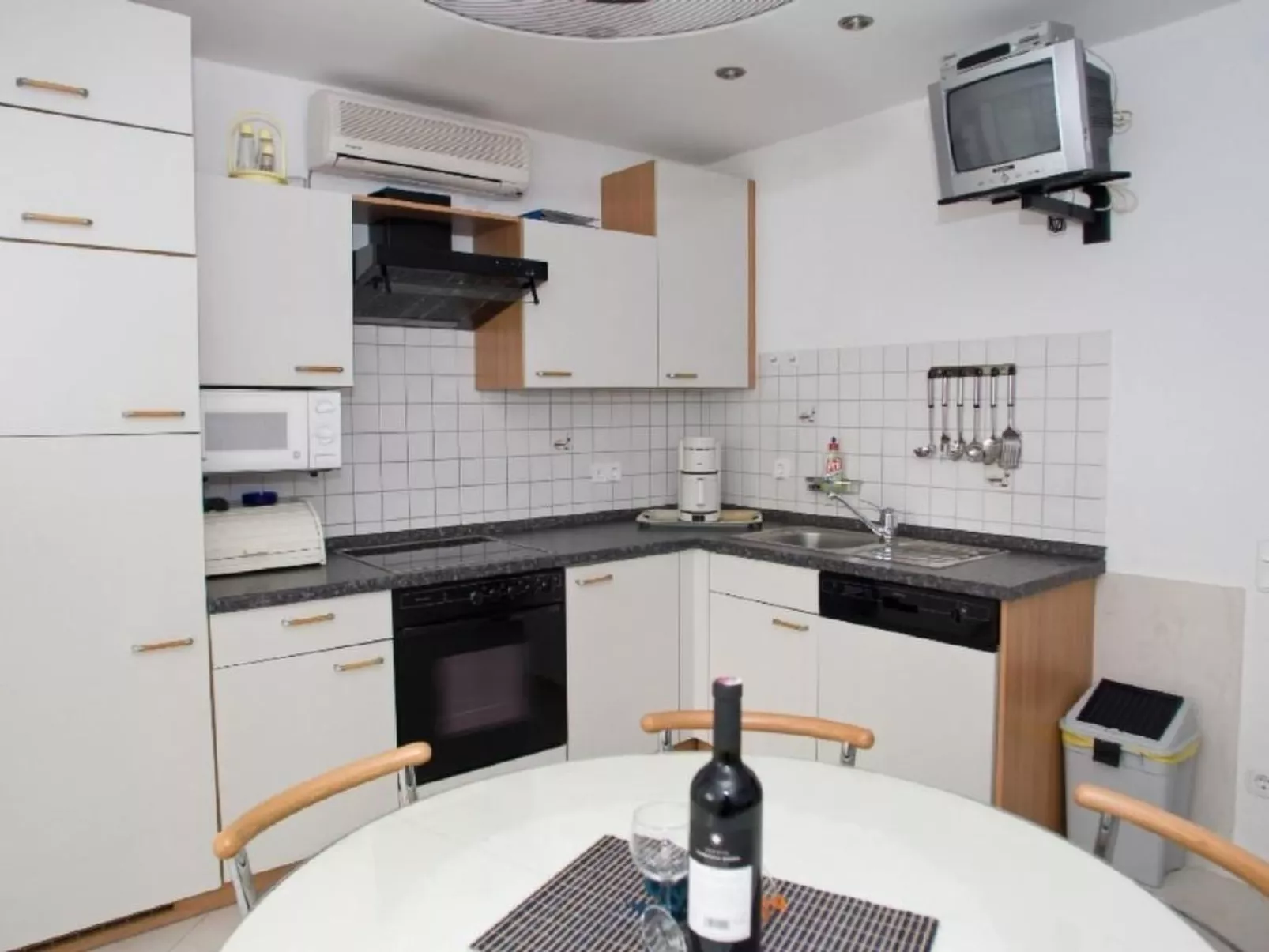 In Dramalj mit Terrasse-Drinnen