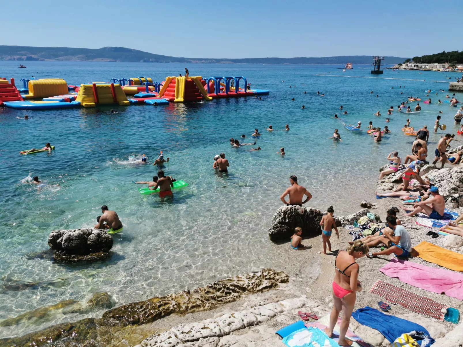 "Ana" mit Blick auf das Wasser-Draußen
