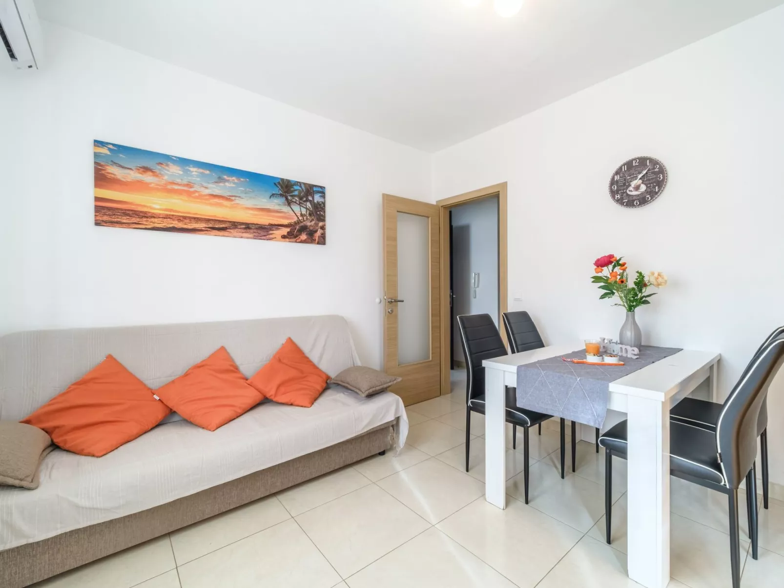 Für 5 Personen ca. 42 m&sup2; in Supetar, Adriaküste Kroatien (Kroatische Insel-Drinnen