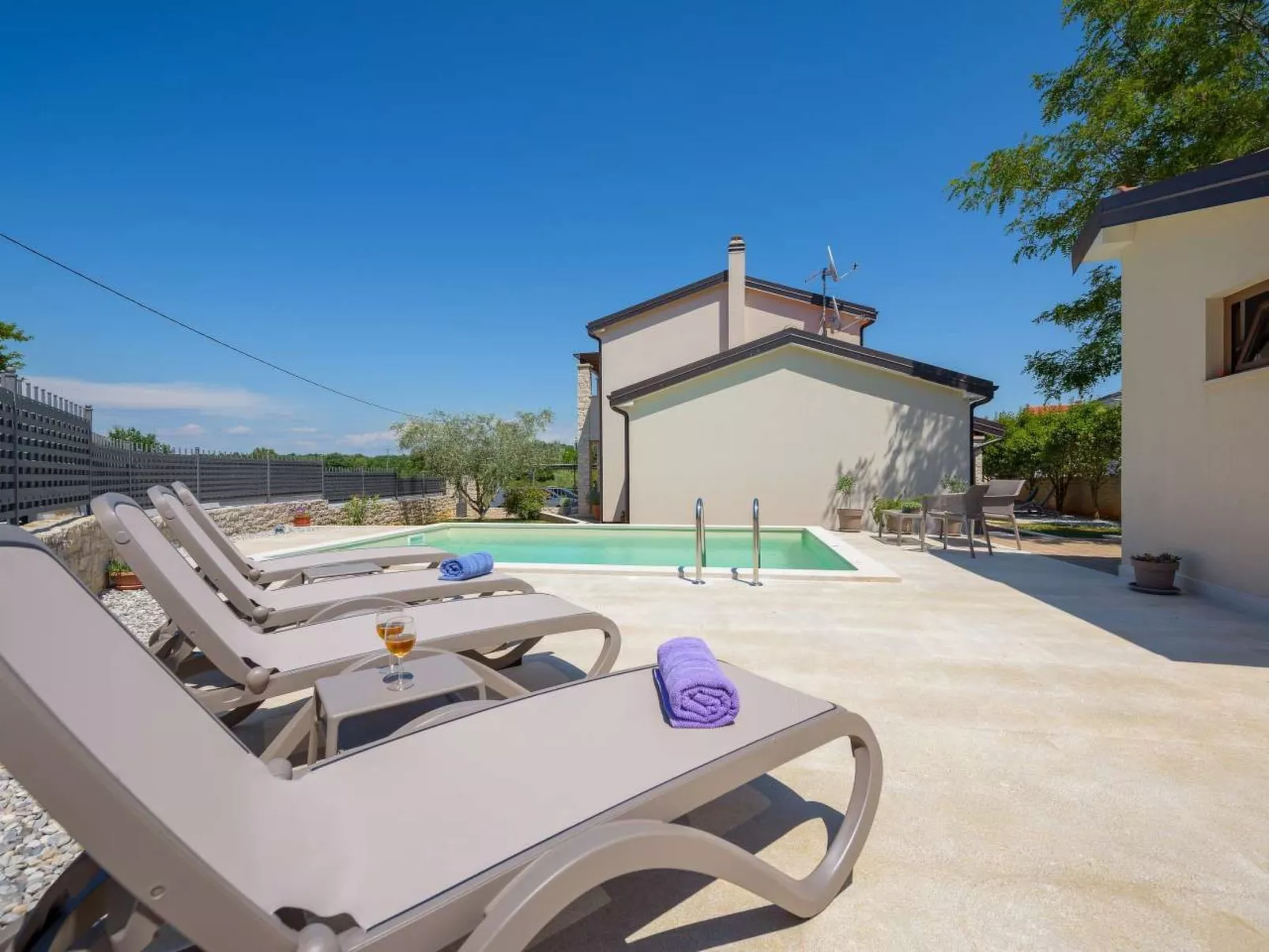 Villa Crystal-Image-tags.info