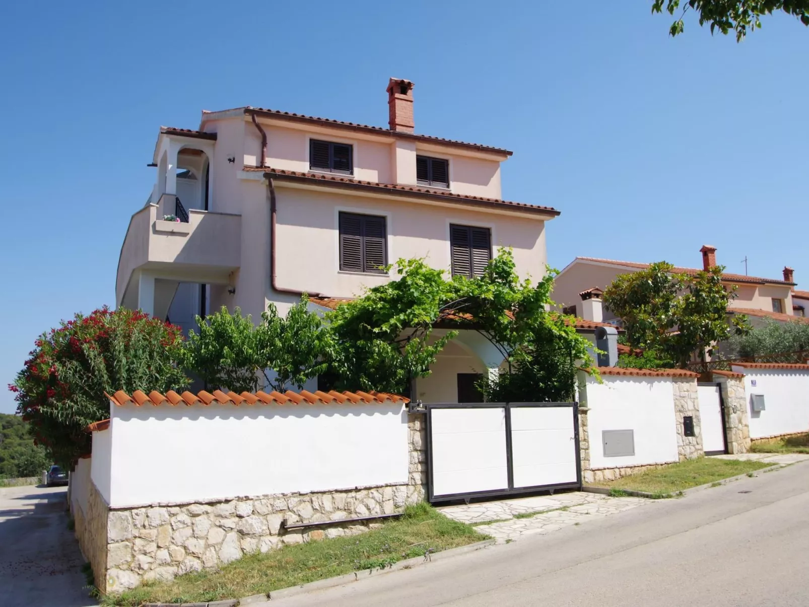 In Banjole mit Gemeinschaftspool-Outside