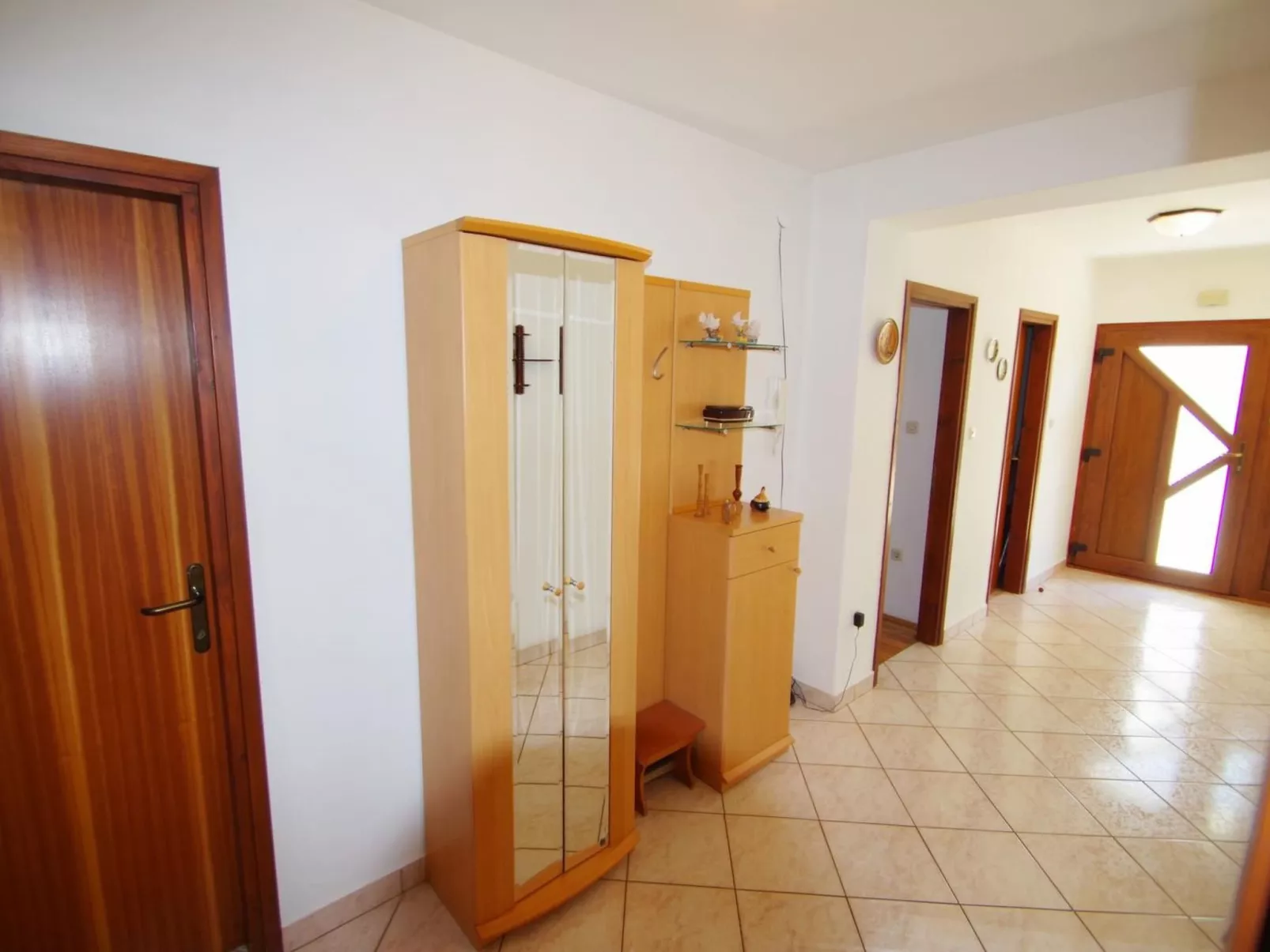 Geräumige Wohnung mit schöner Terrasse und Garten-Inside