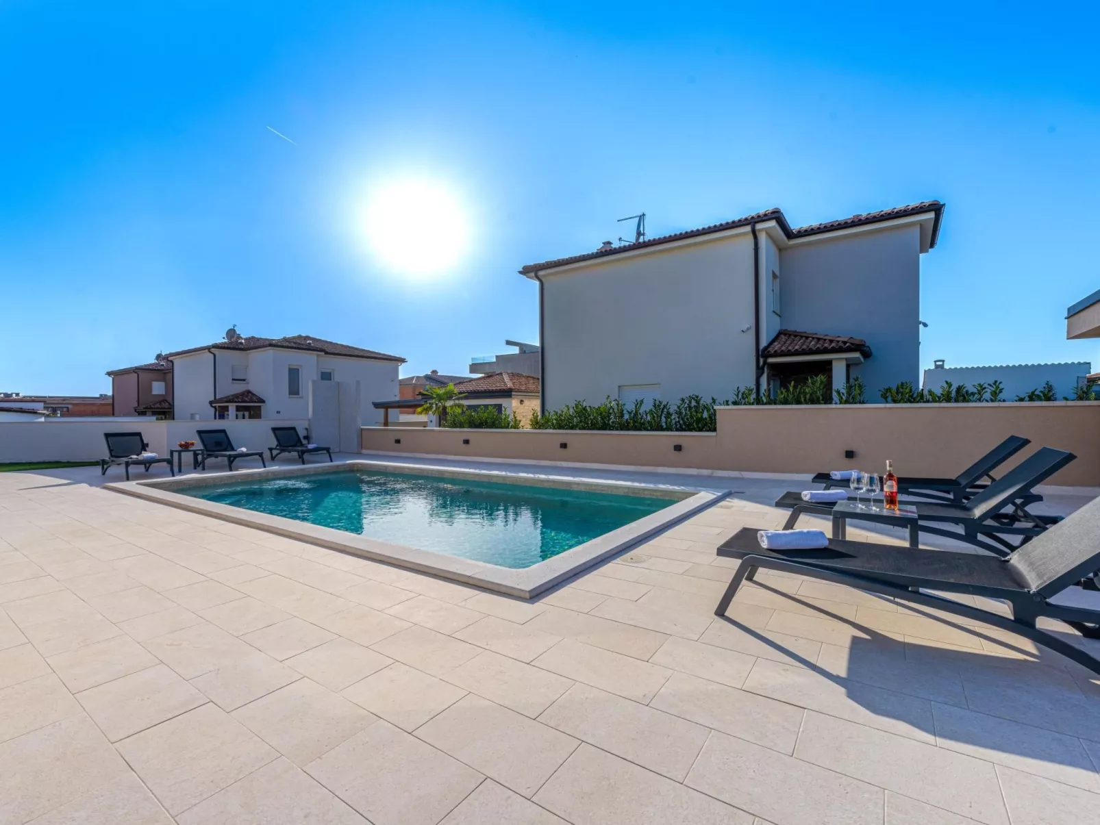 Ferienvilla "Villa Dvor" mit privatem Pool-Drinnen