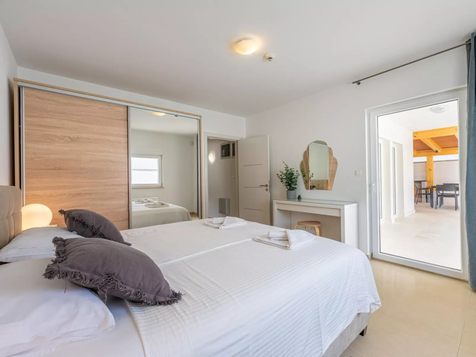 4 Schlafzimmer, 3 Badezimmer, Küche, Wohnzimmer, privater Pool, Grill-Dedans